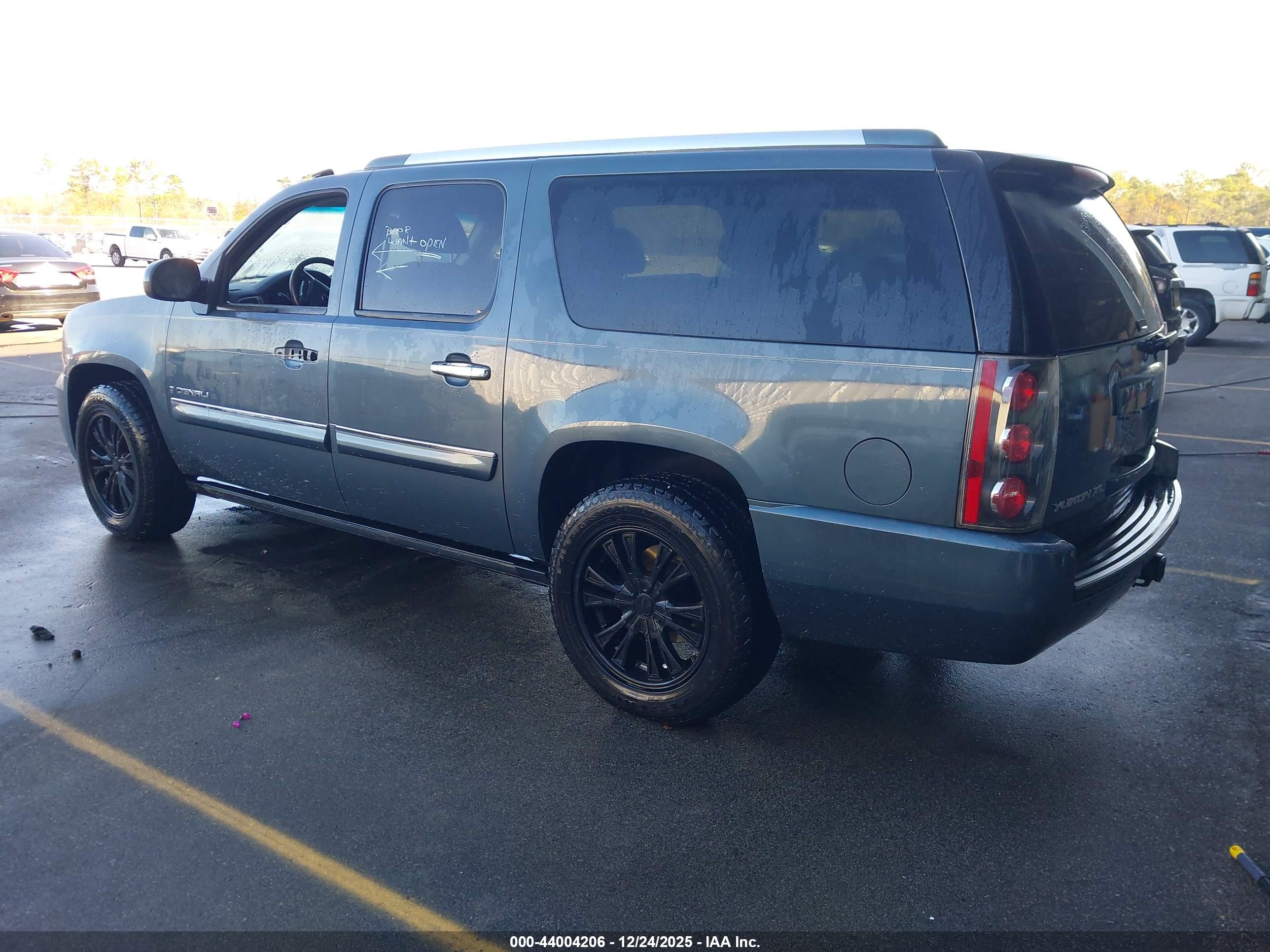 GMC YUKON image 3