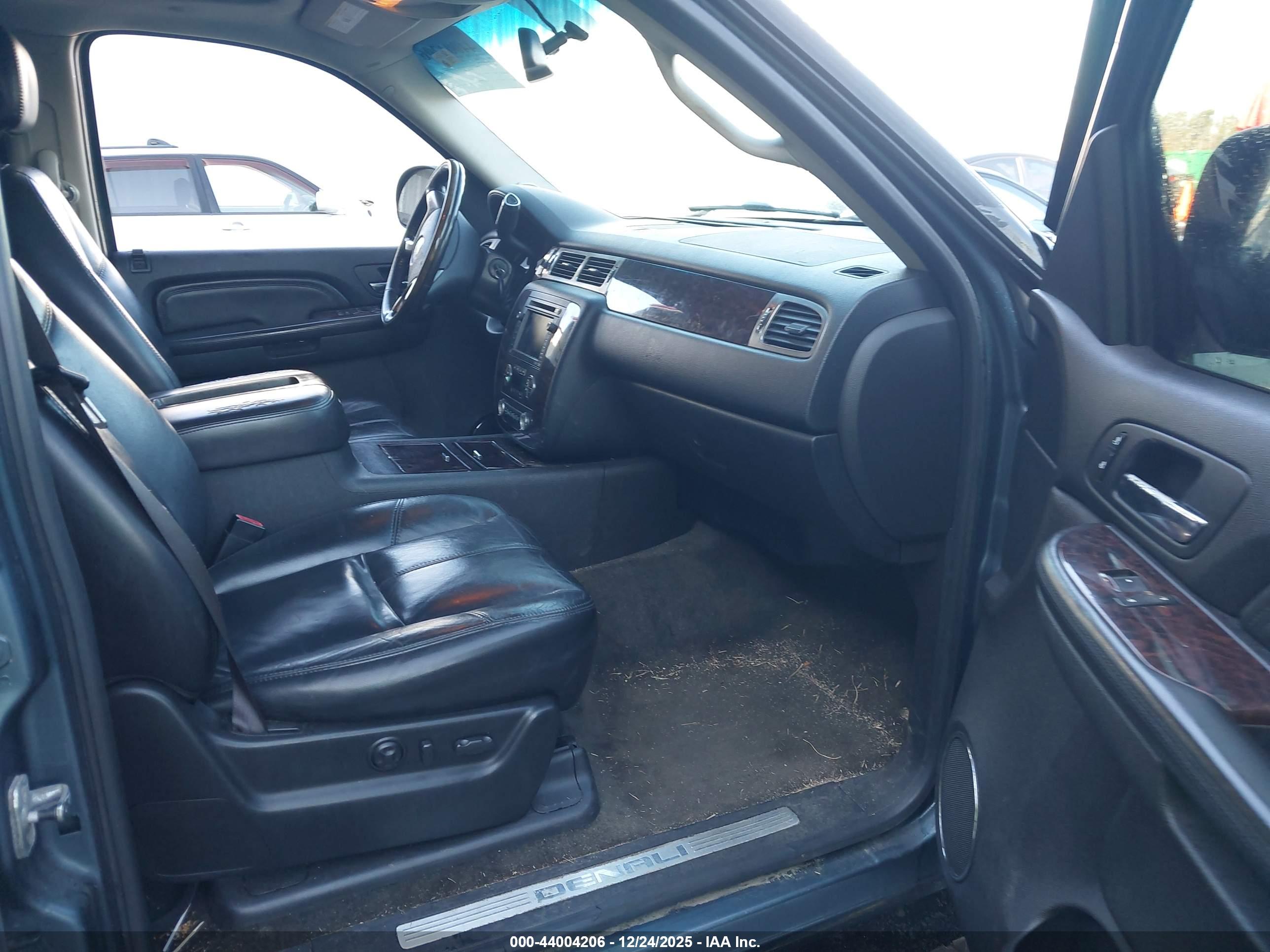 GMC YUKON image 5
