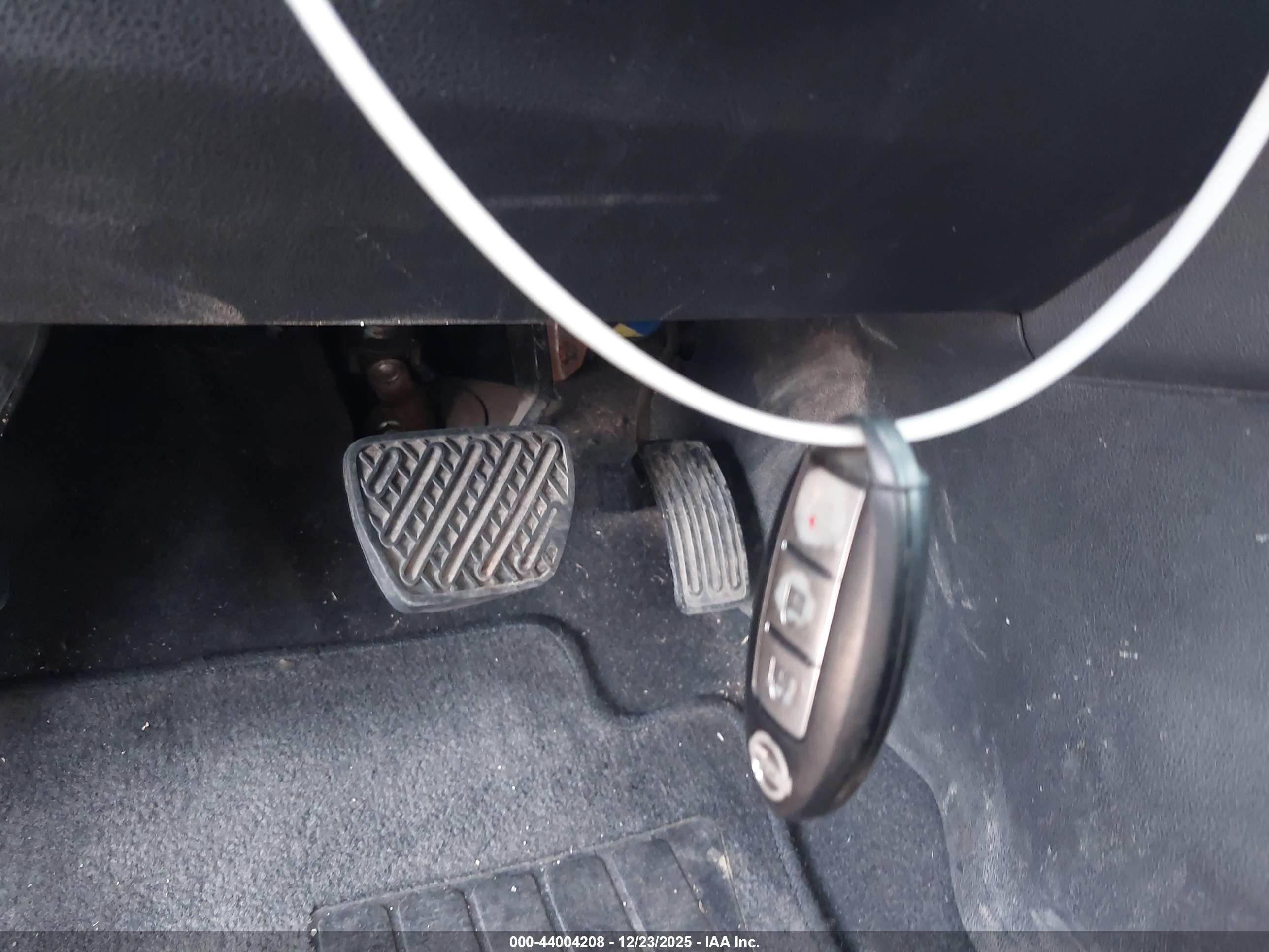 NISSAN ROGUE image 11