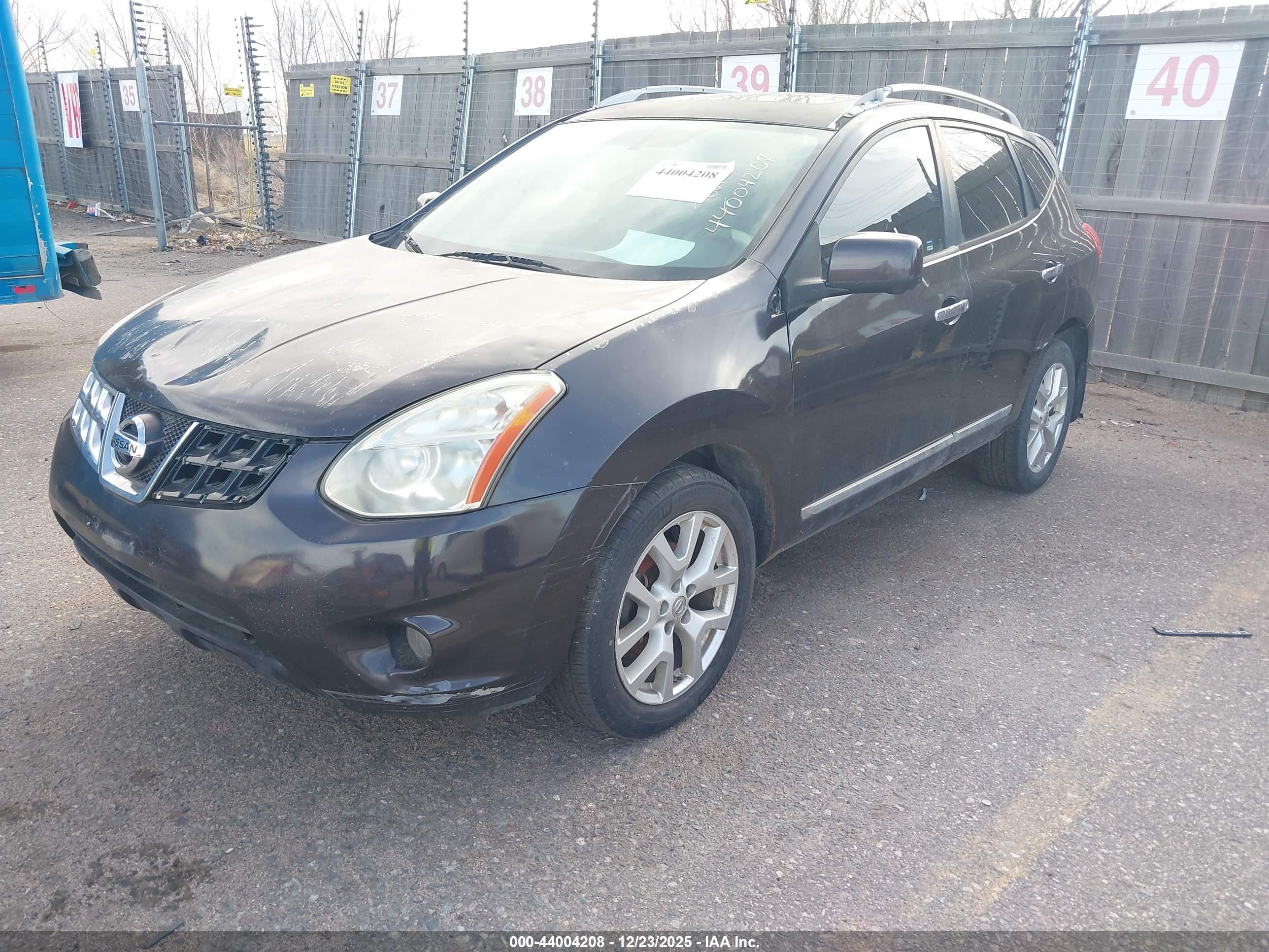 NISSAN ROGUE image 2