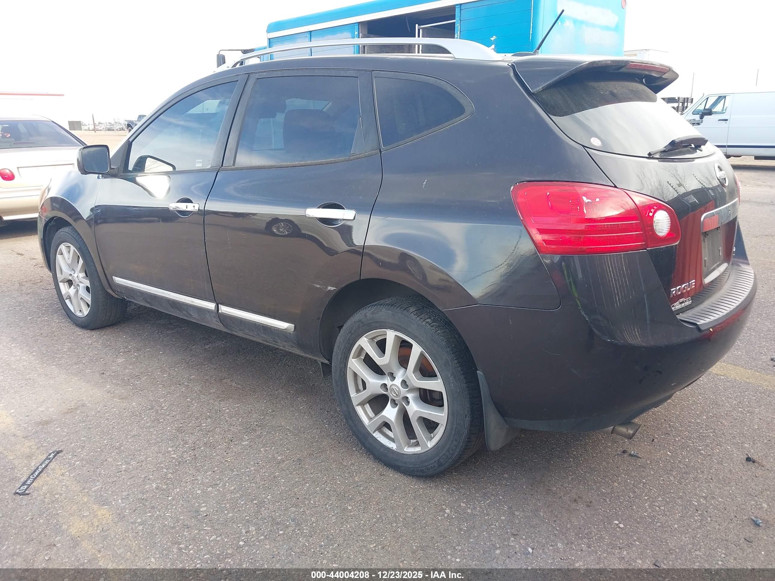 NISSAN ROGUE image 3