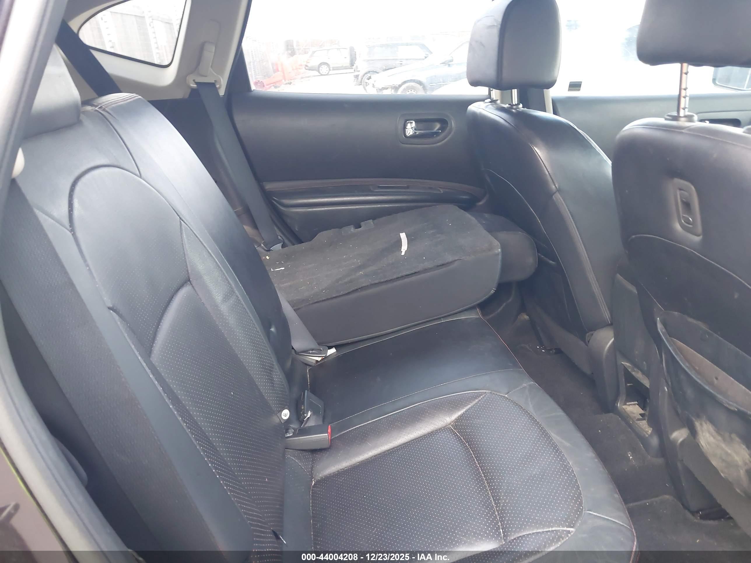 NISSAN ROGUE image 8