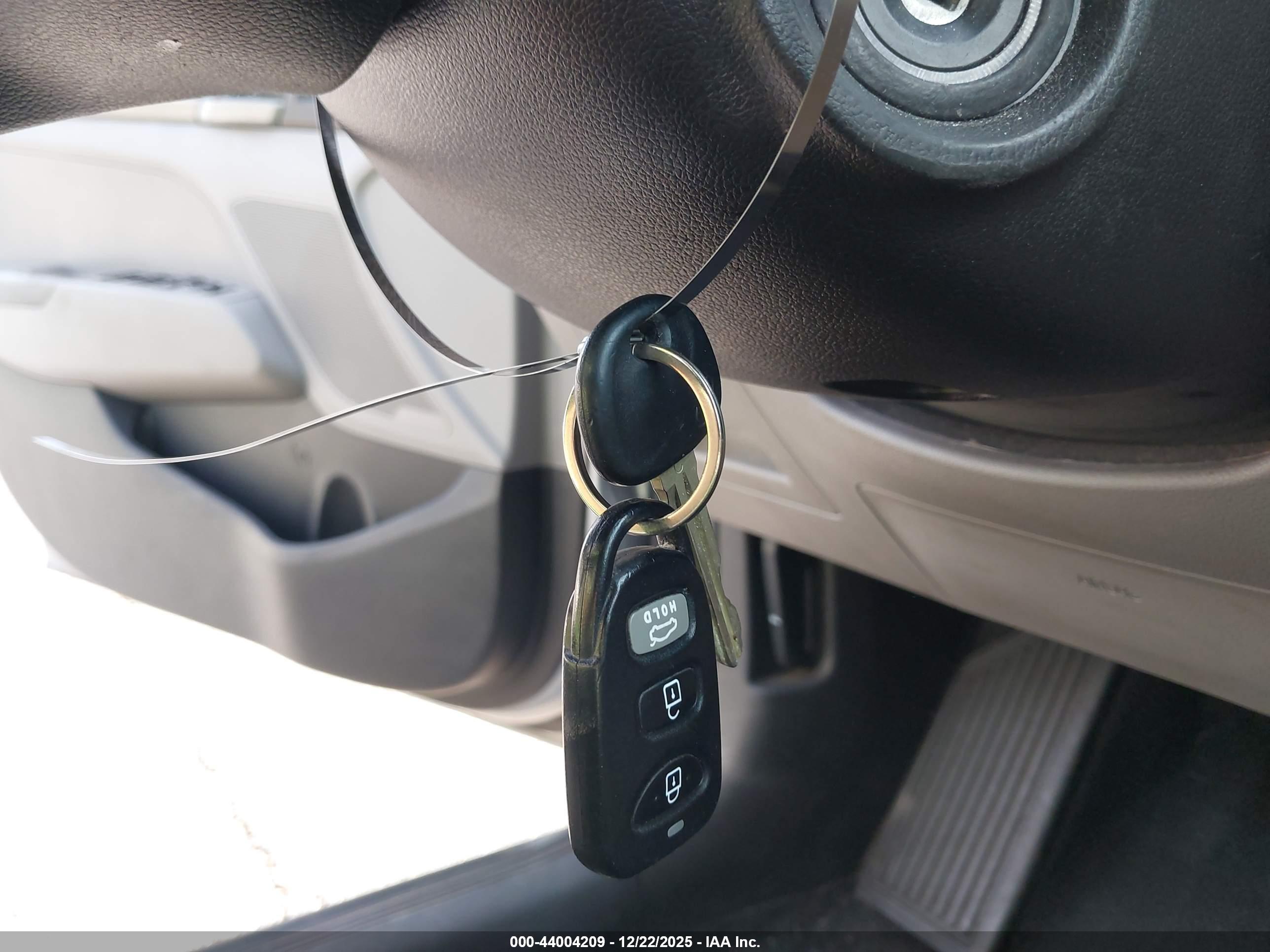 HYUNDAI ELANTRA image 11