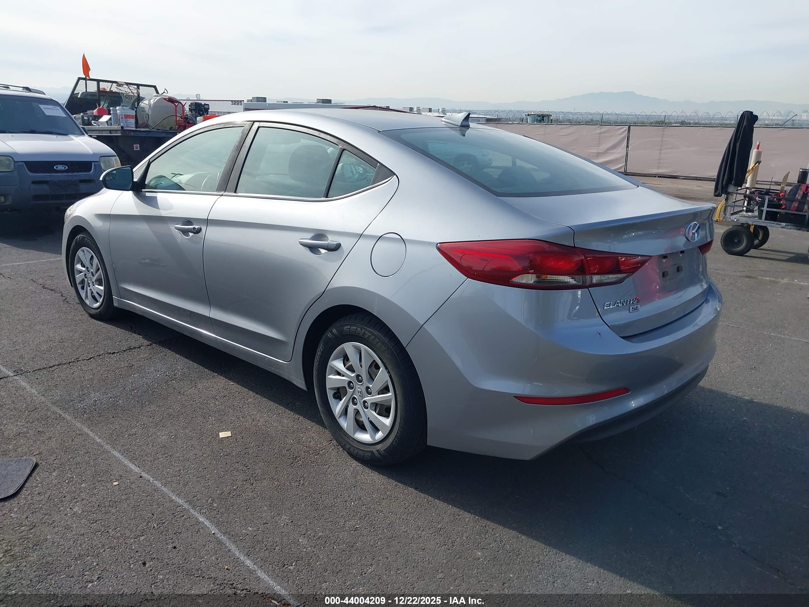 HYUNDAI ELANTRA image 3