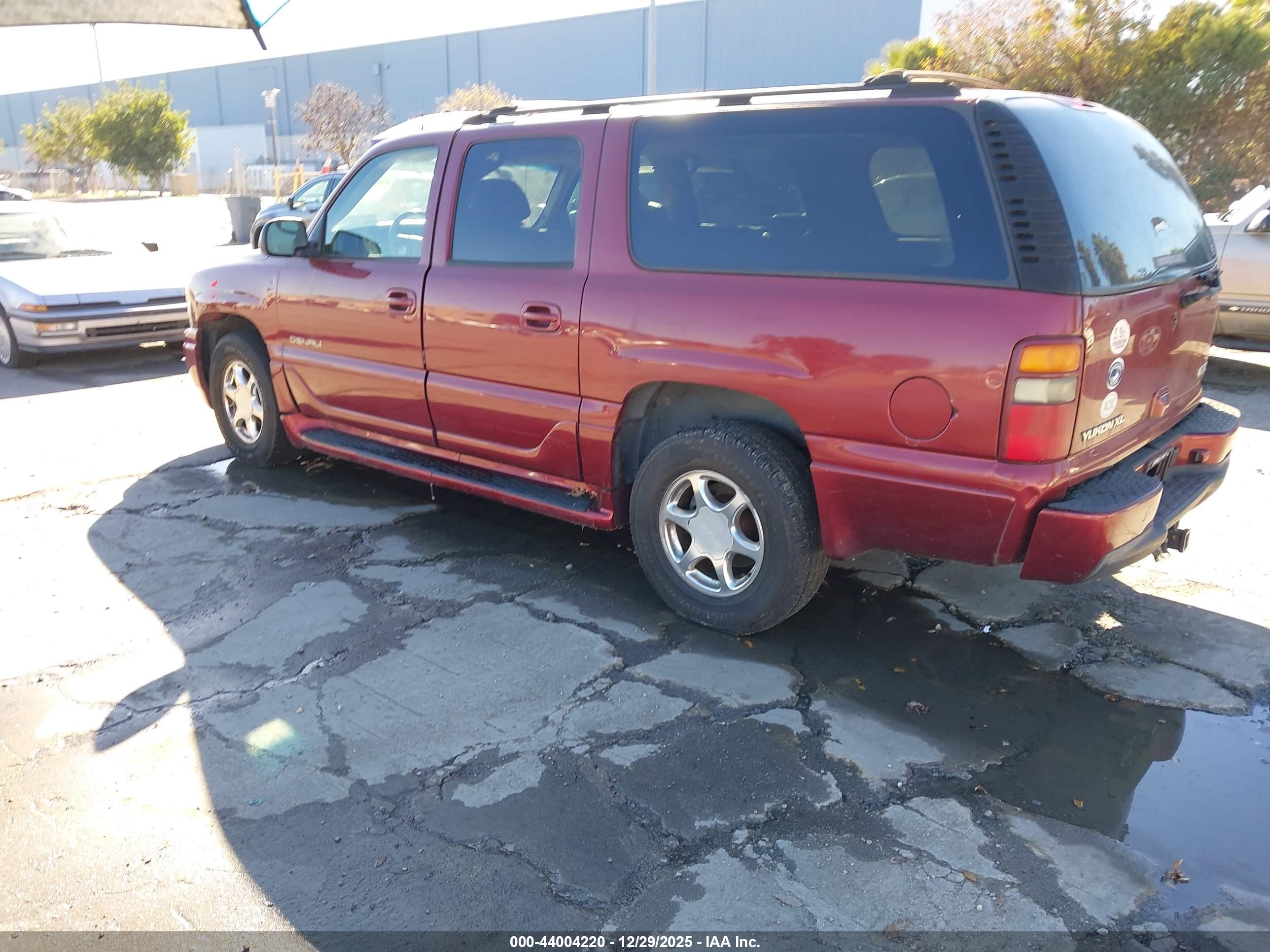 GMC YUKON image 3
