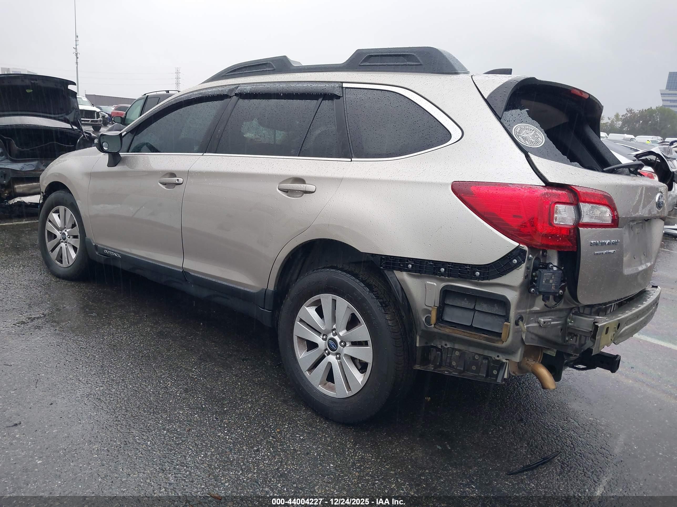 SUBARU OUTBACK image 3