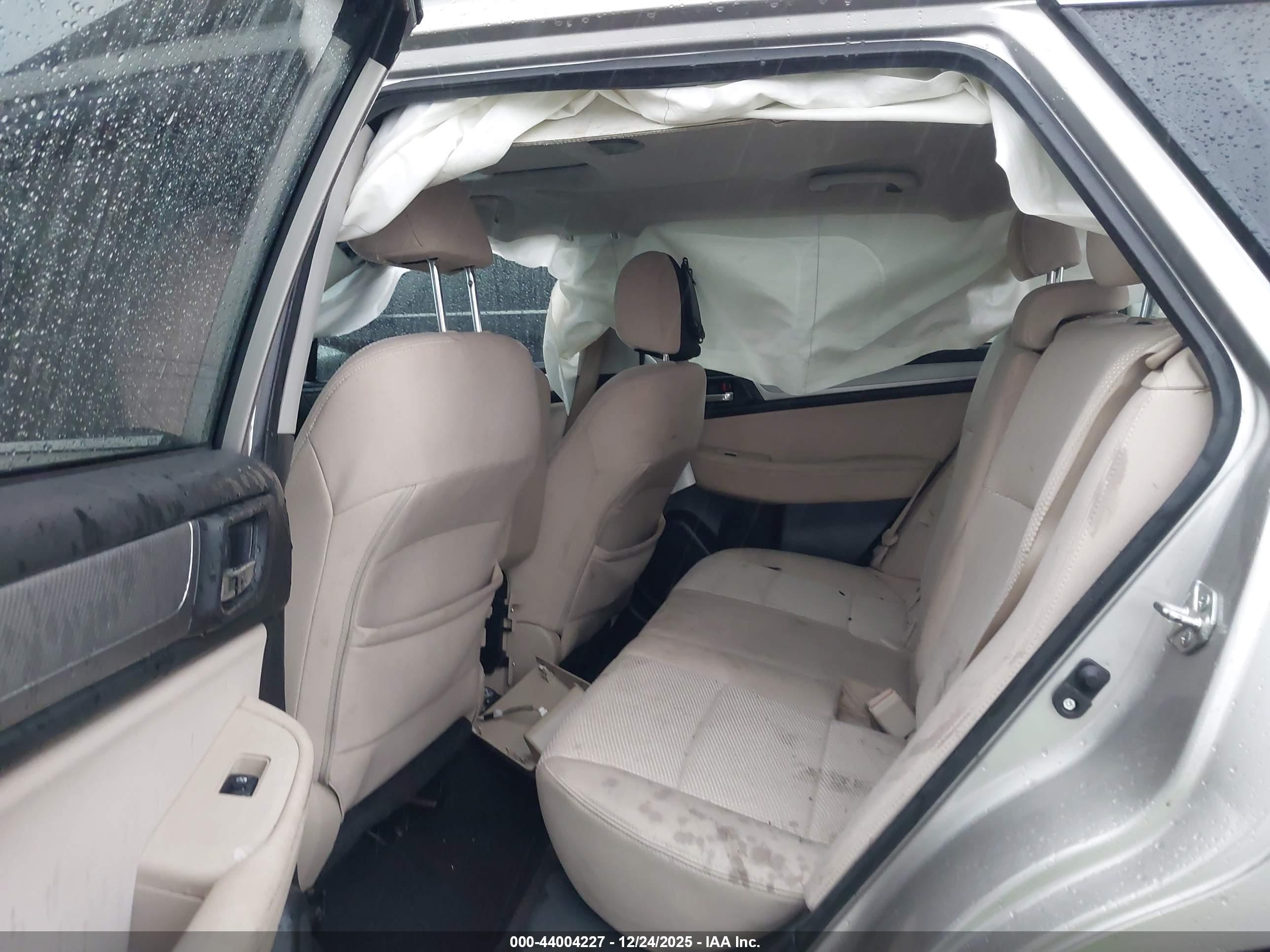 SUBARU OUTBACK image 8