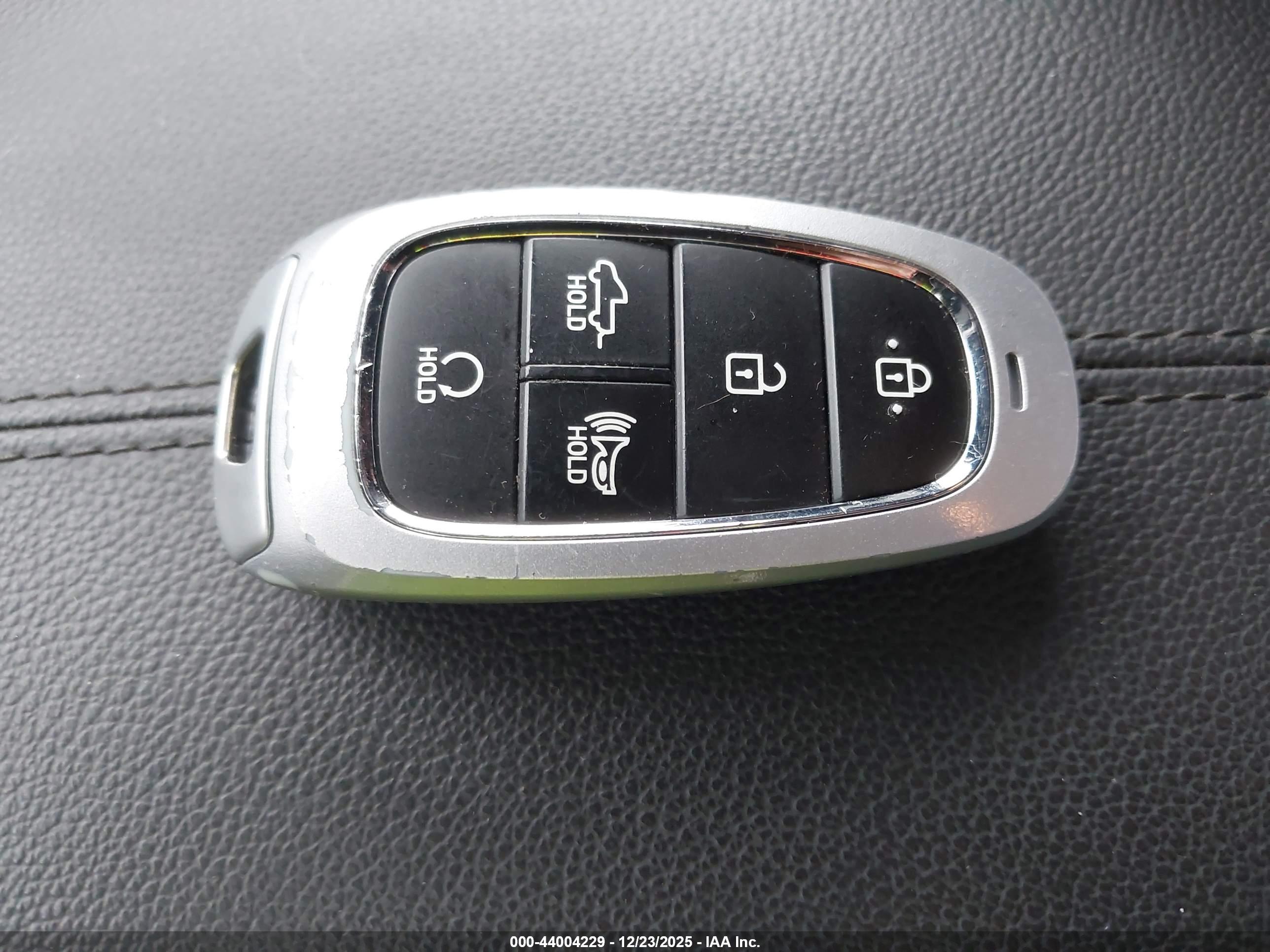HYUNDAI SANTA image 11