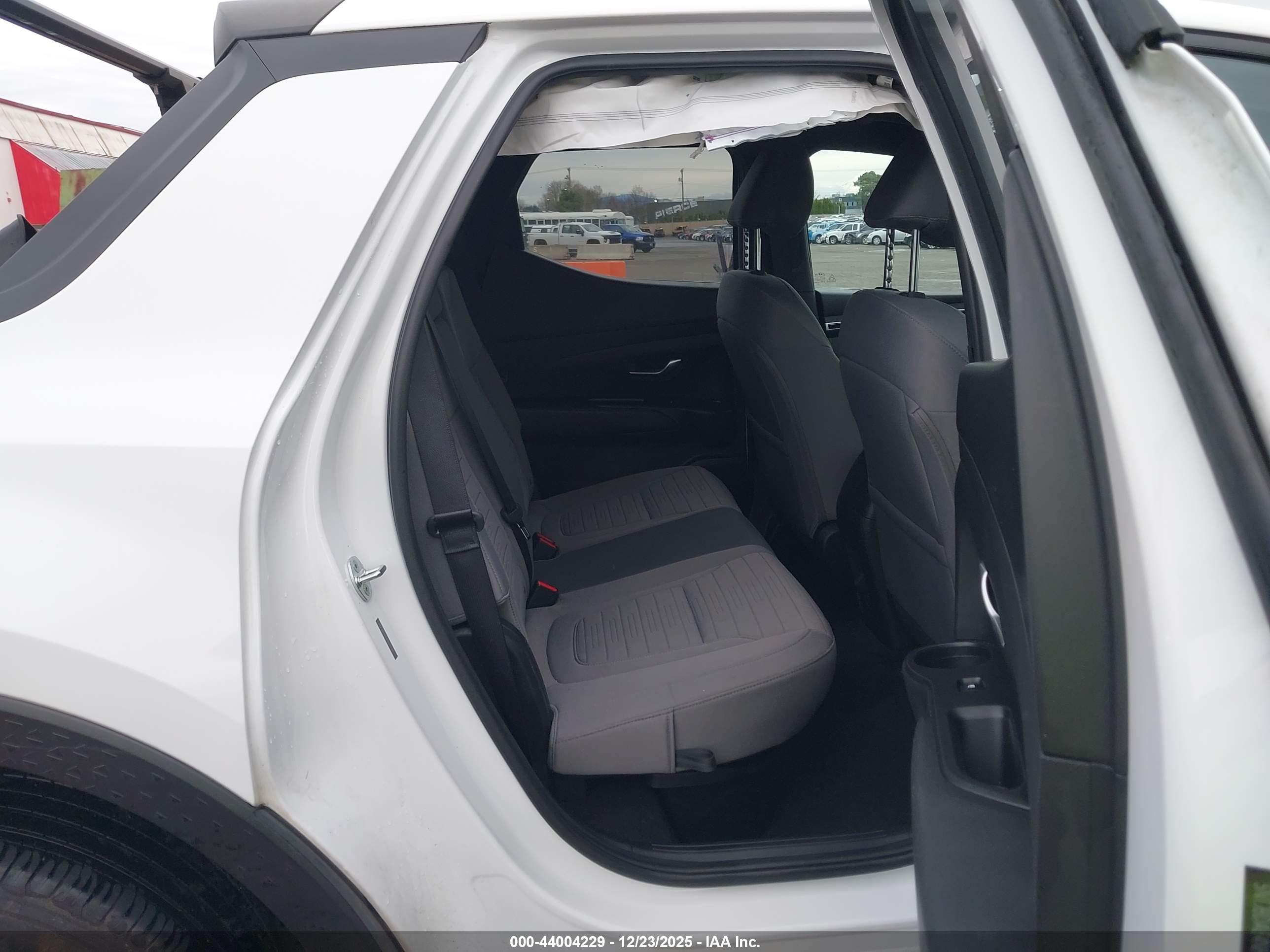 HYUNDAI SANTA image 8