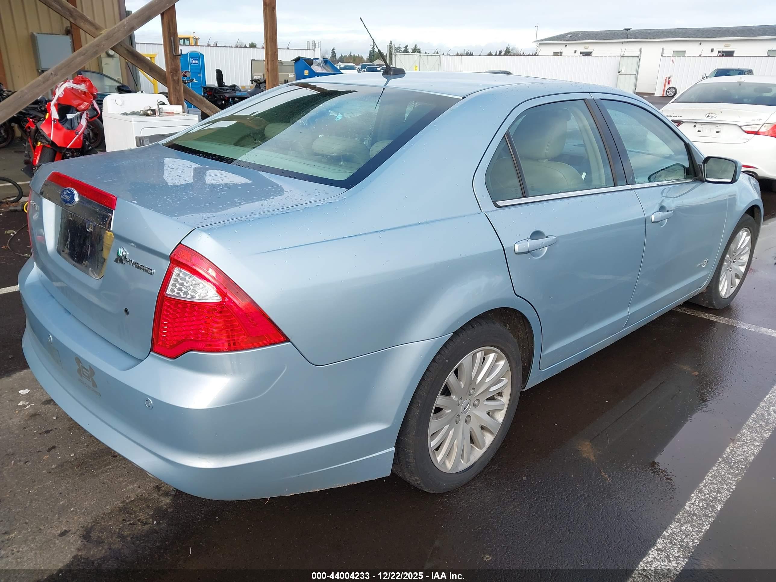 FORD FUSION image 4