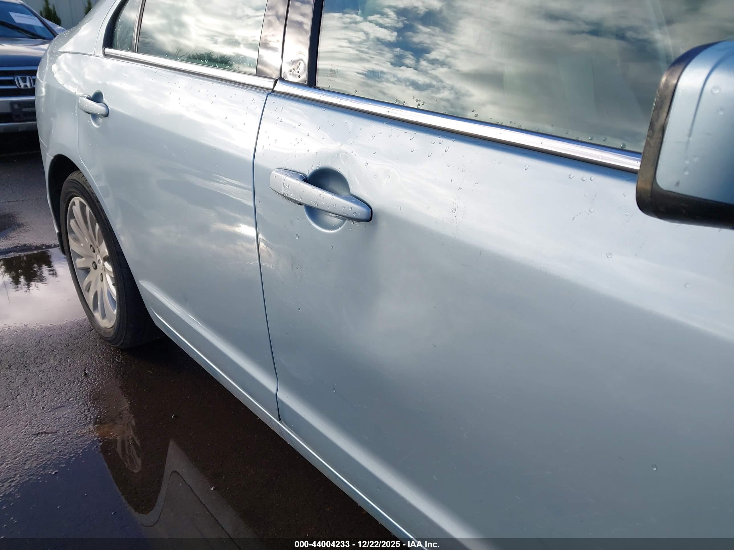FORD FUSION image 6