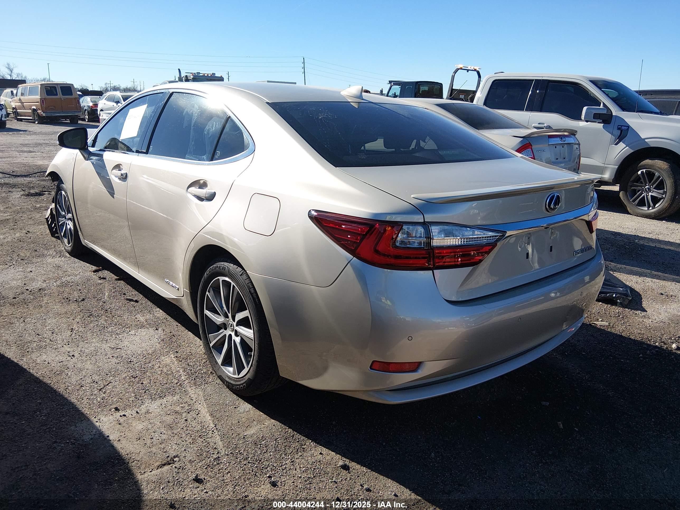 LEXUS ES image 3