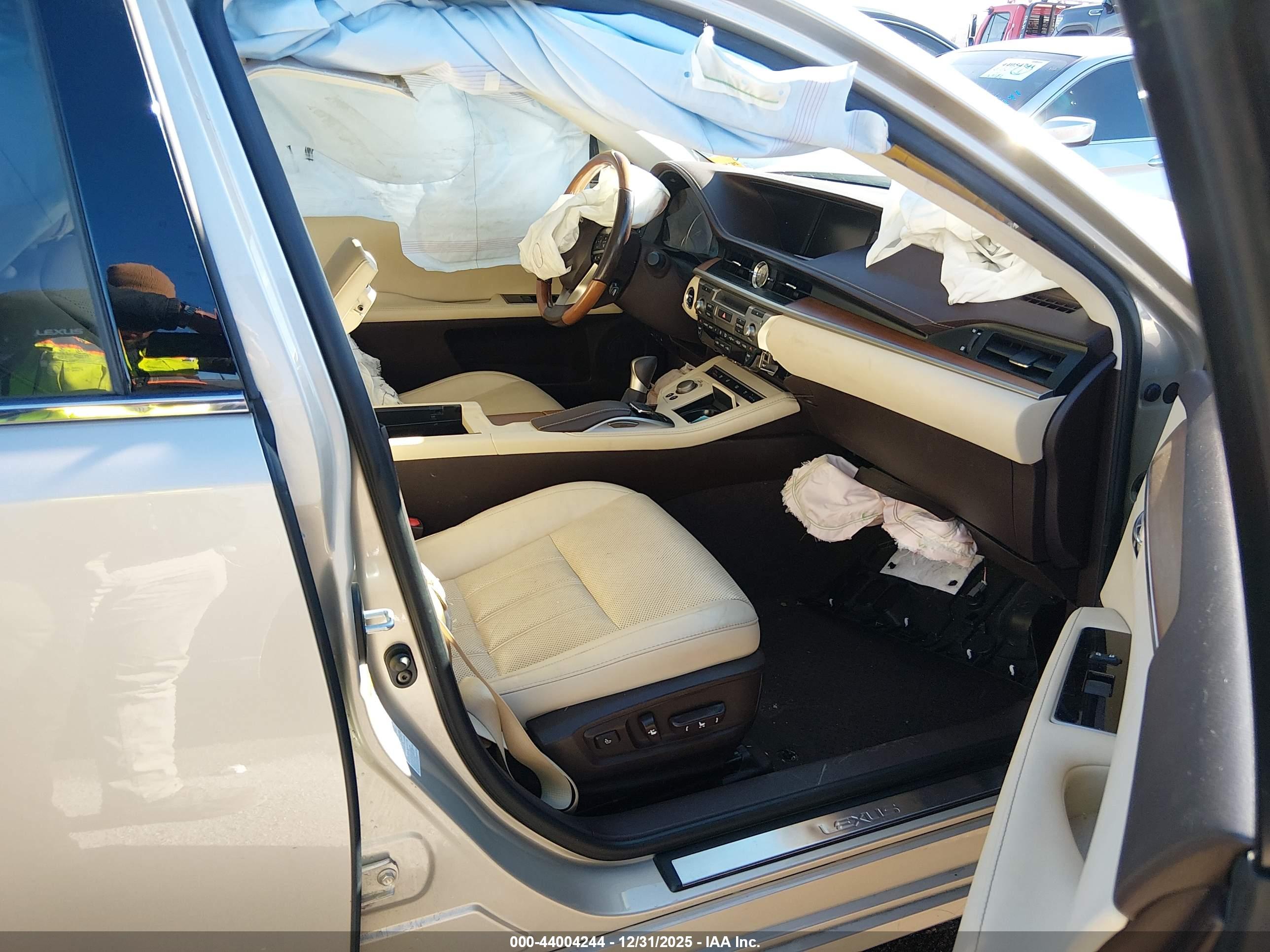 LEXUS ES image 5