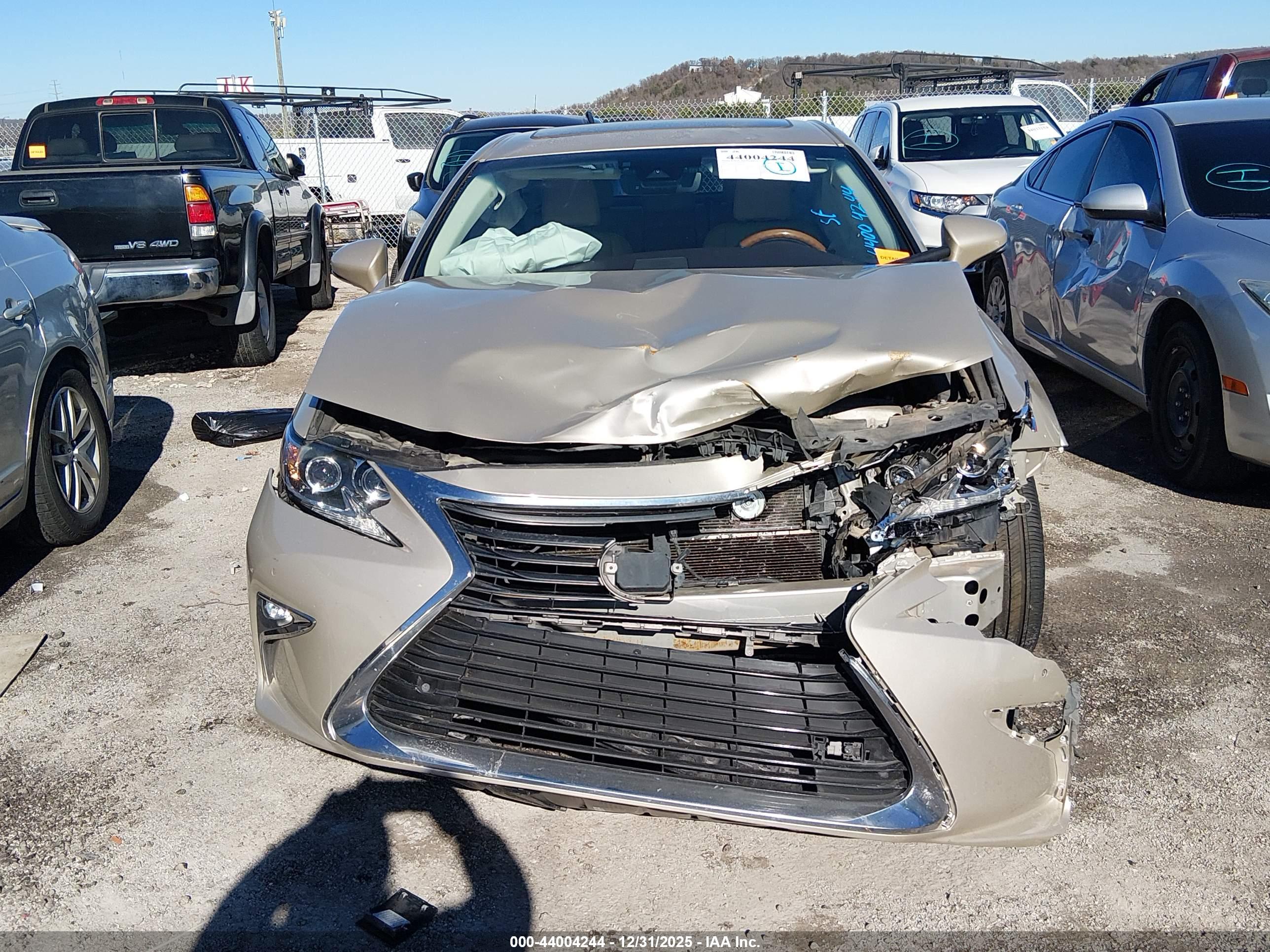 LEXUS ES image 6