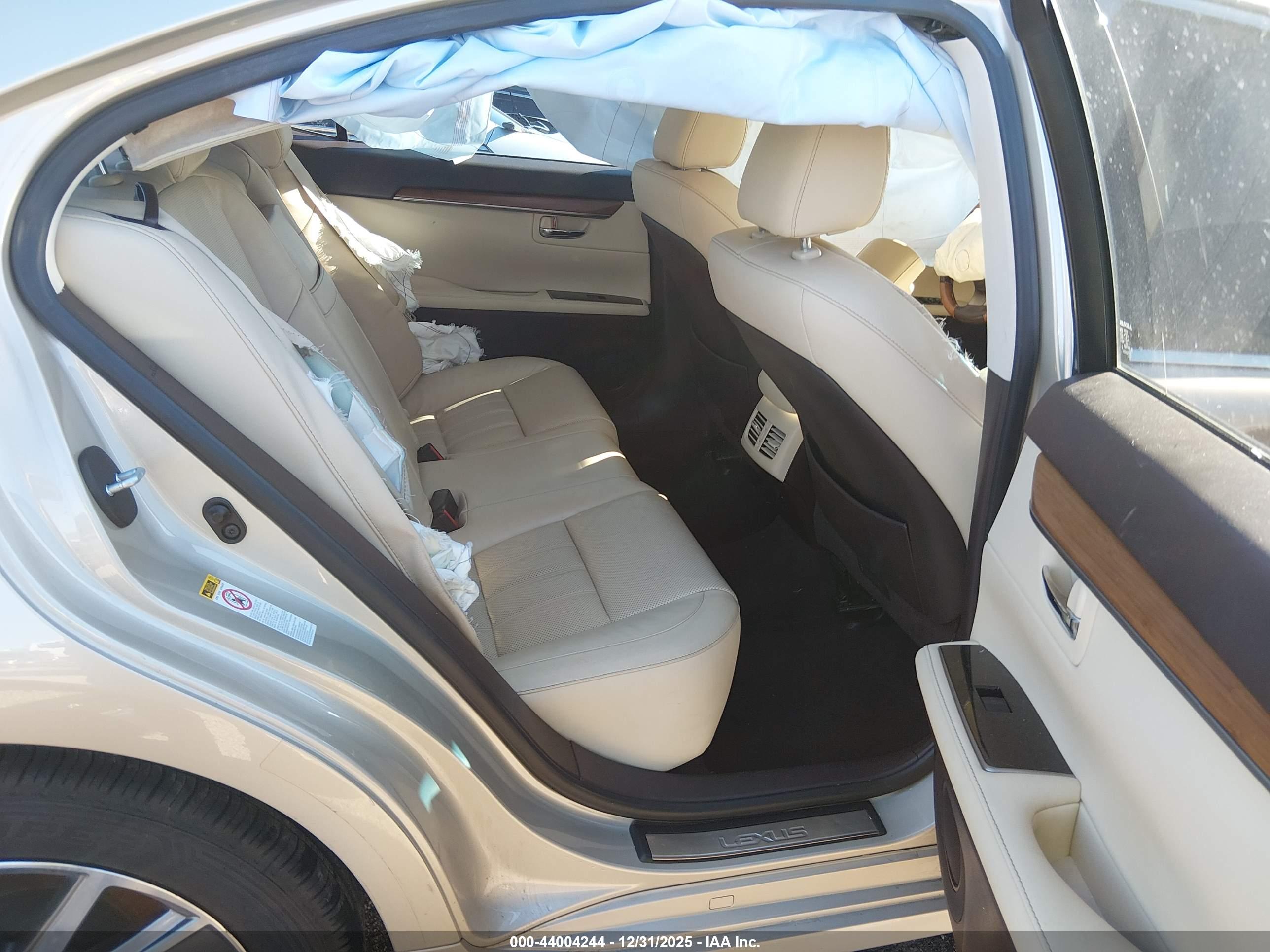 LEXUS ES image 8