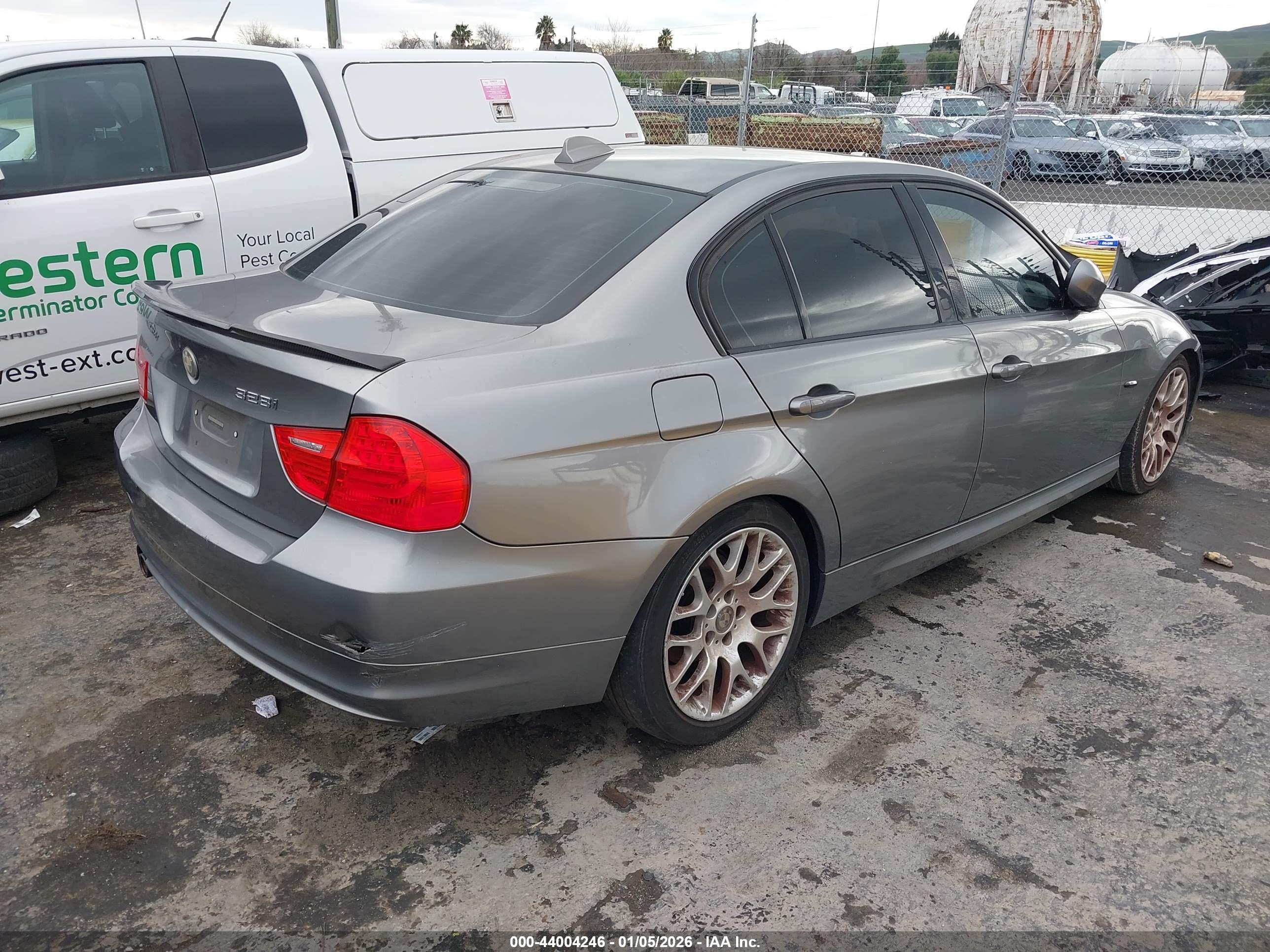 BMW 328I image 4