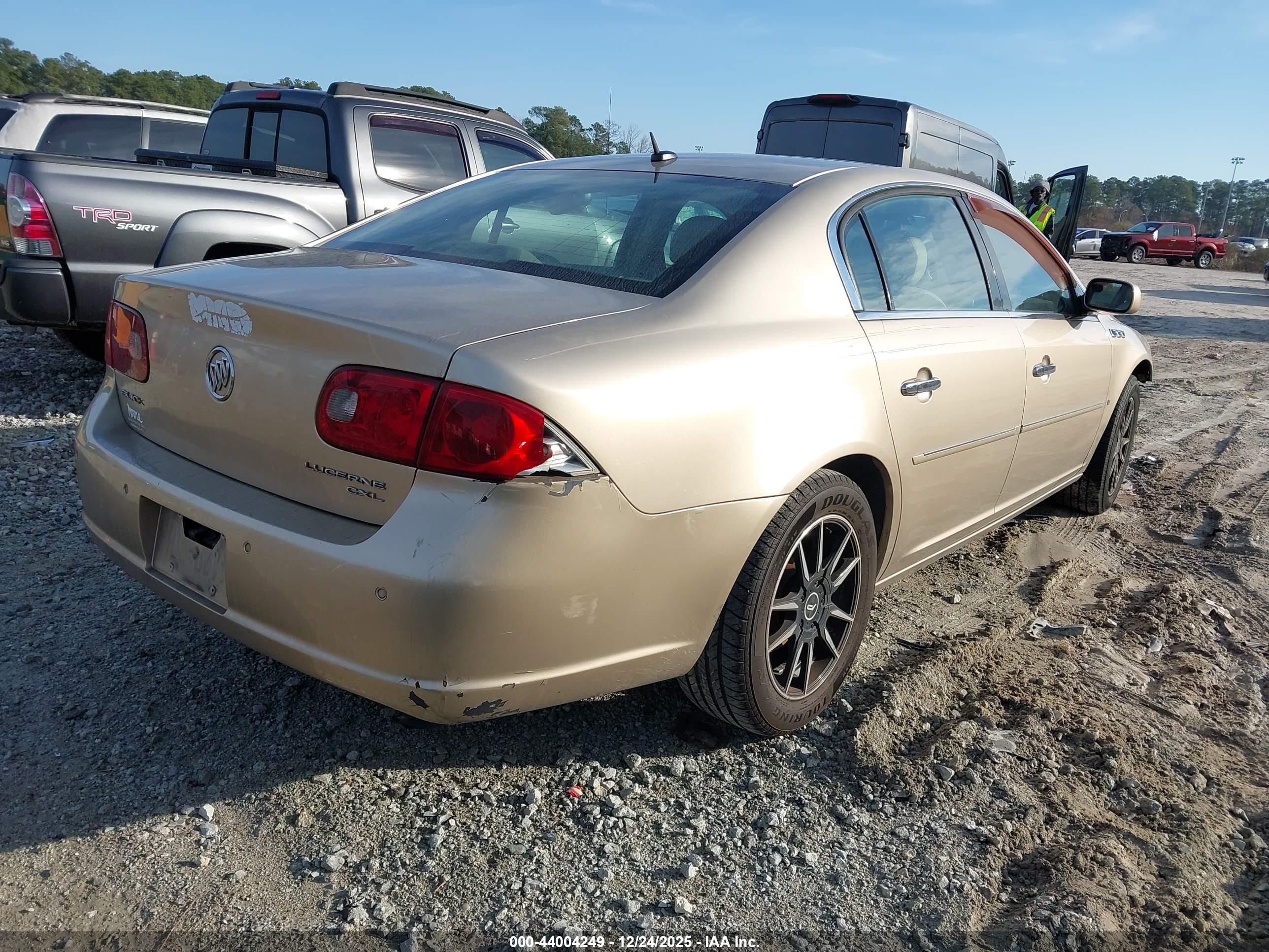 BUICK LUCERNE image 4
