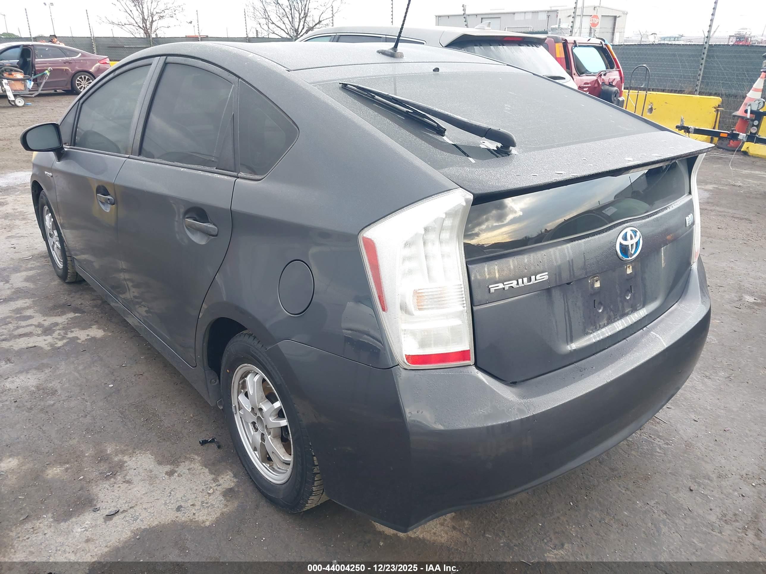 TOYOTA PRIUS image 3