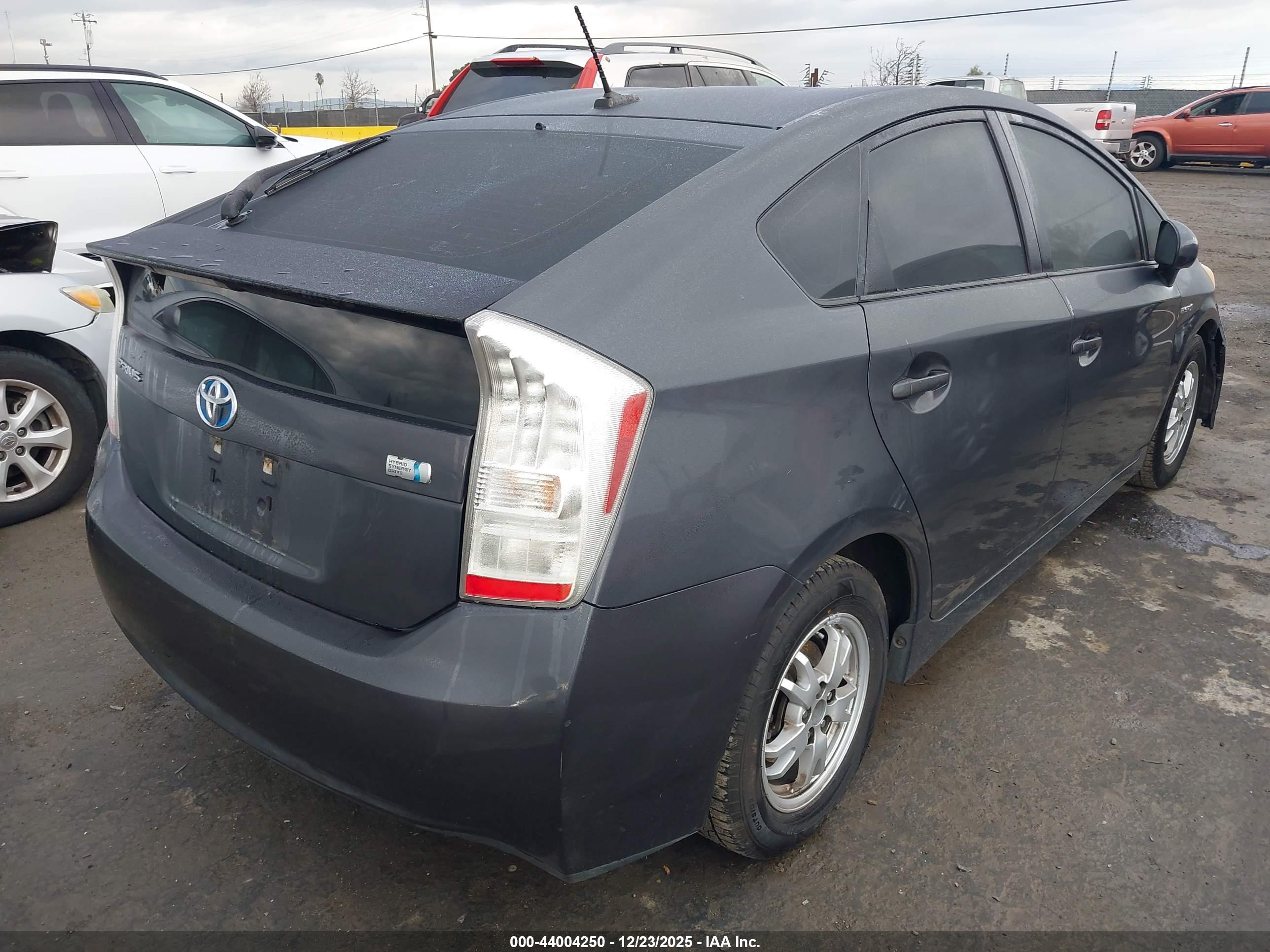TOYOTA PRIUS image 4