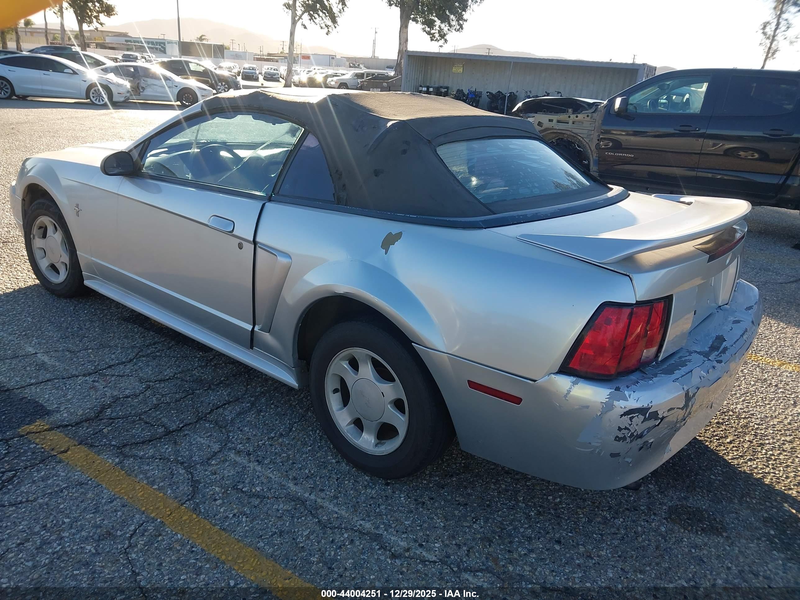 FORD MUSTANG image 3