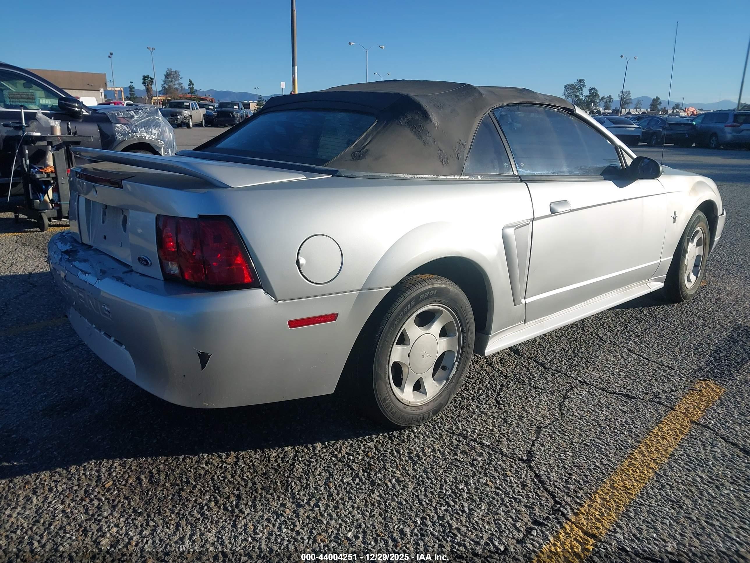 FORD MUSTANG image 4