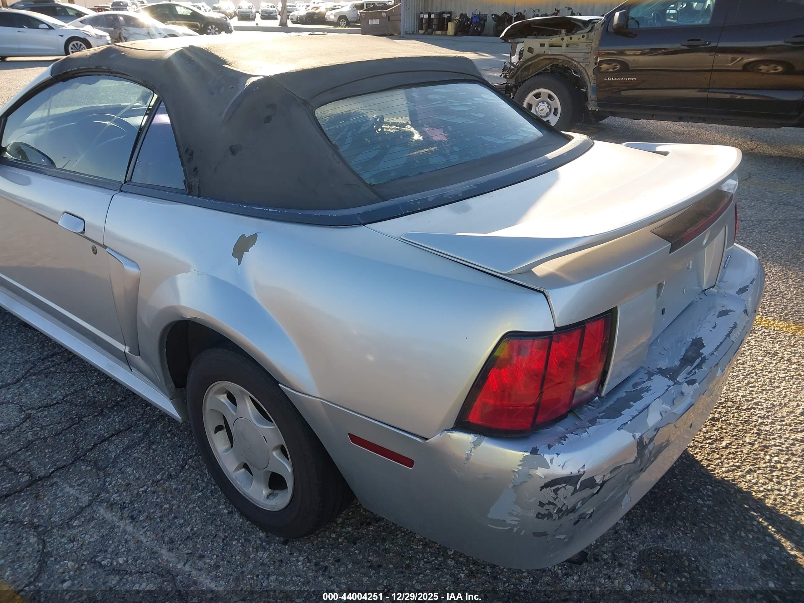 FORD MUSTANG image 6