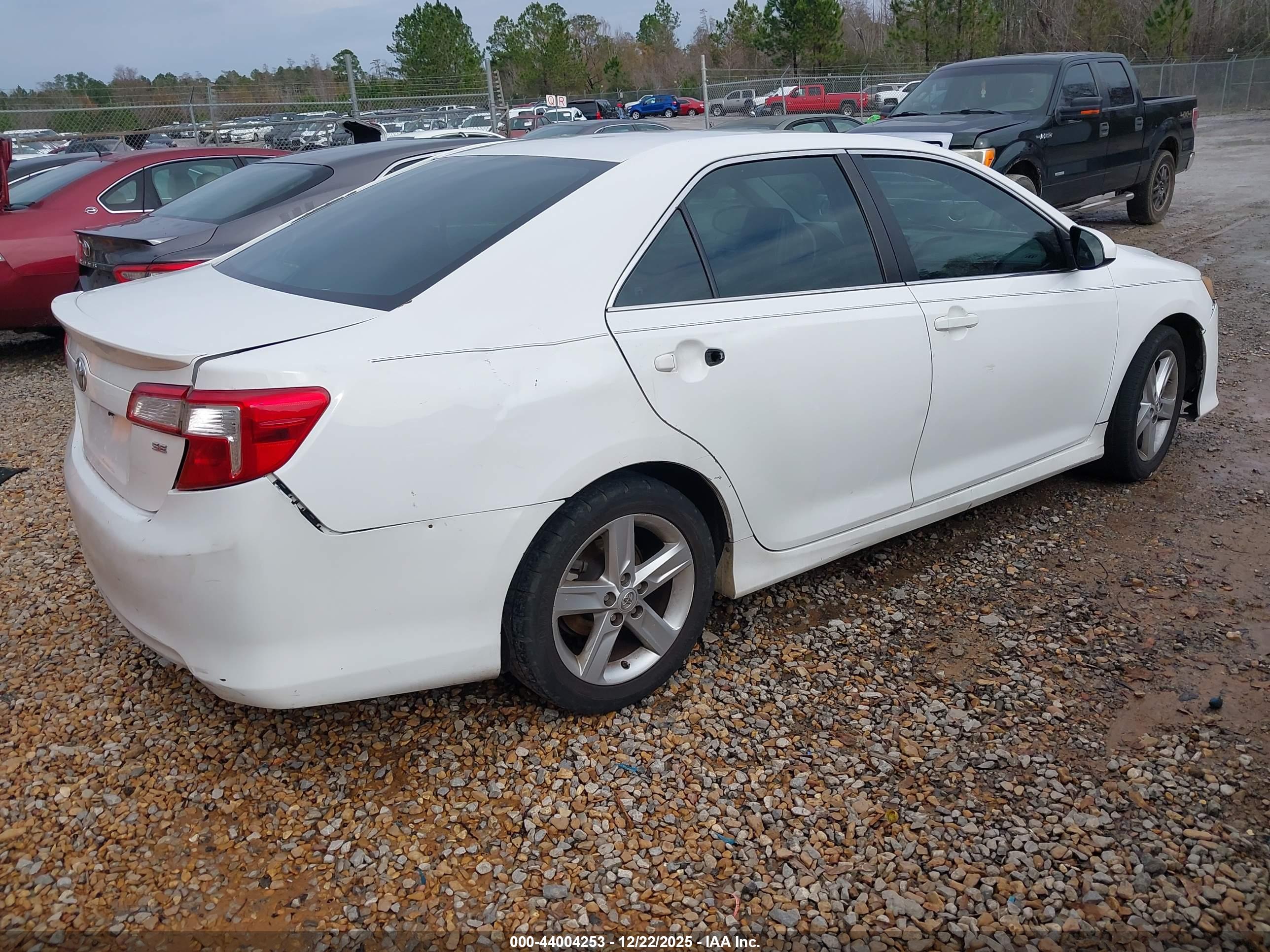 TOYOTA CAMRY image 4
