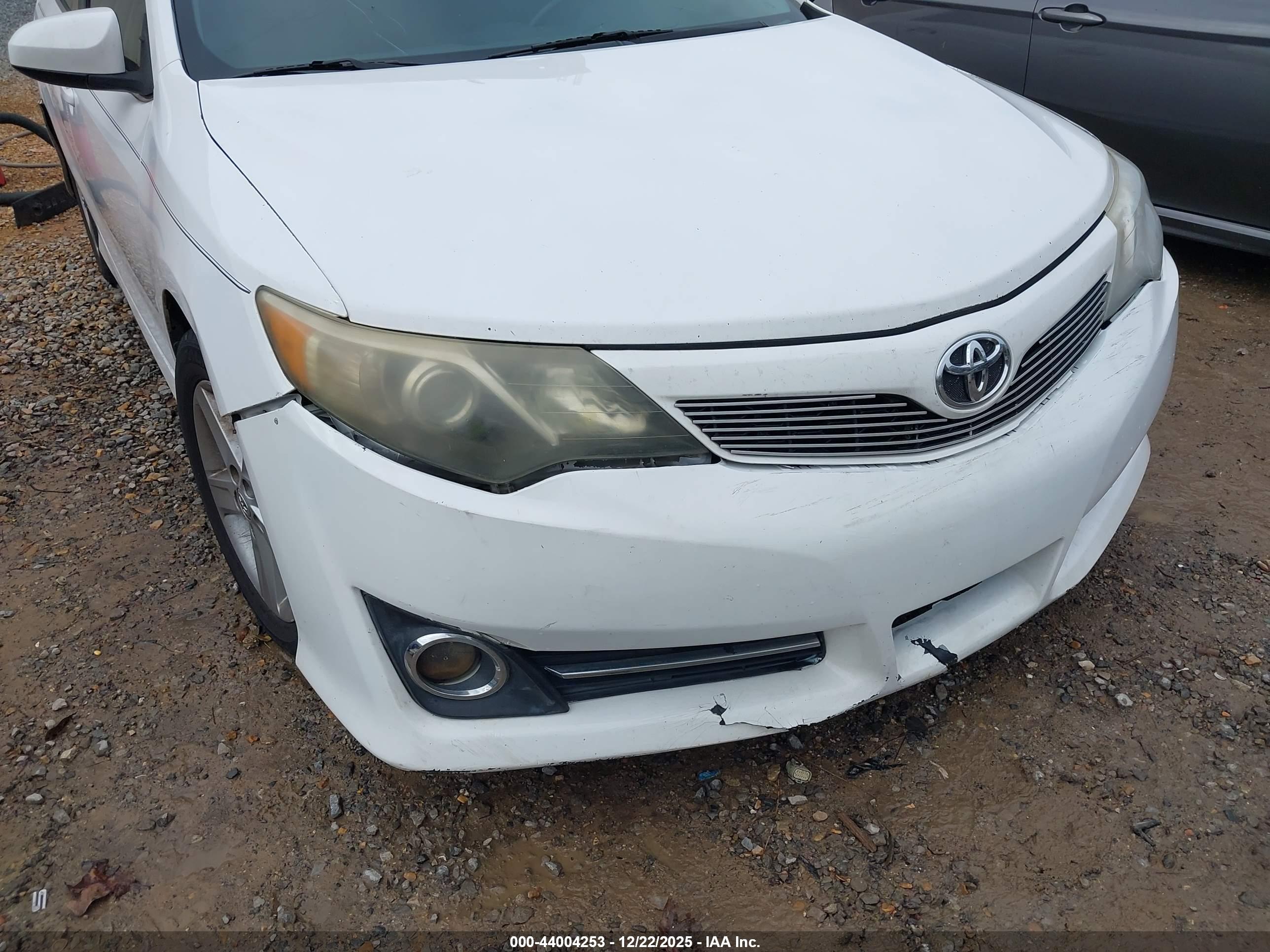 TOYOTA CAMRY image 6