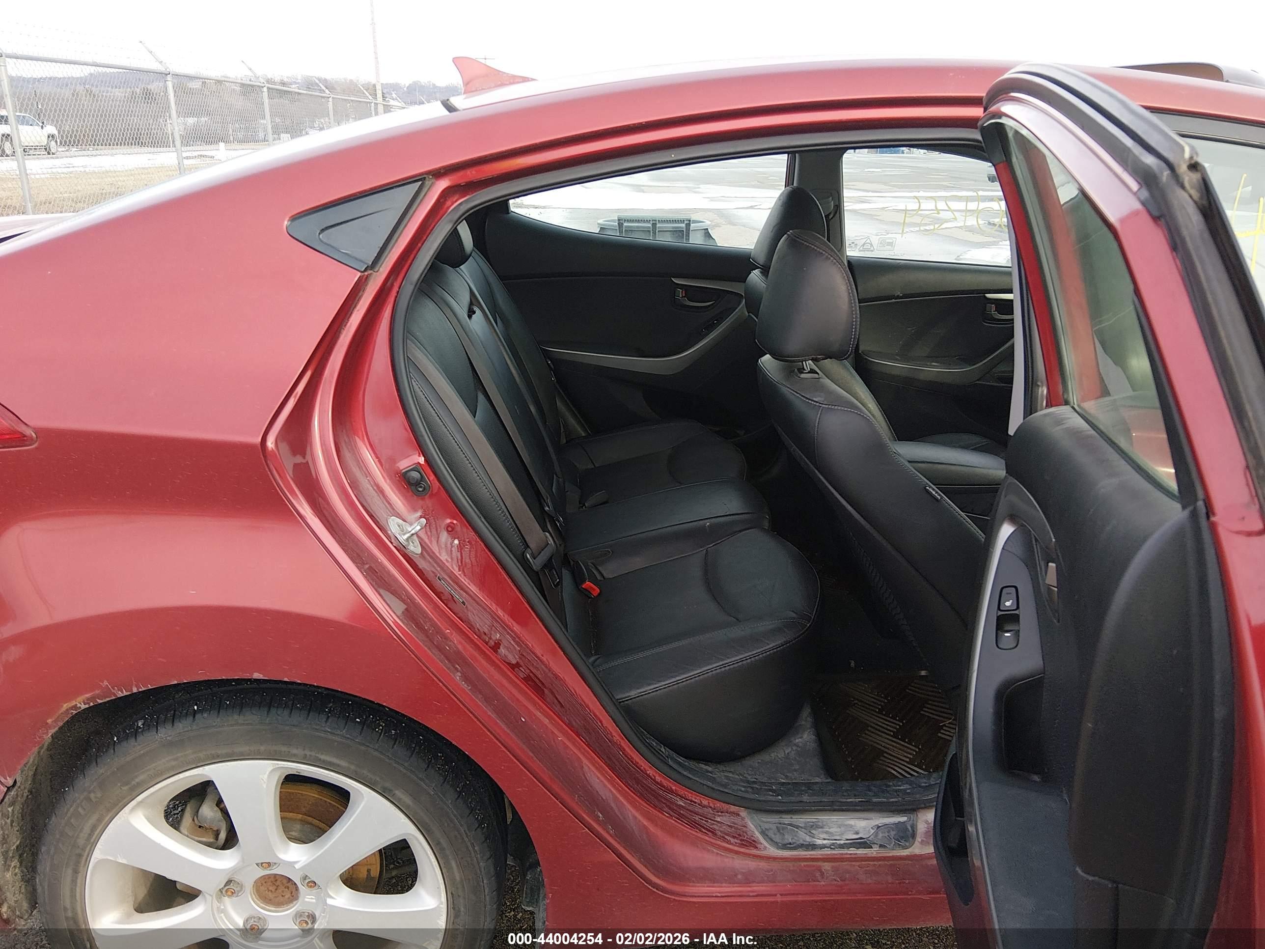 HYUNDAI ELANTRA image 8
