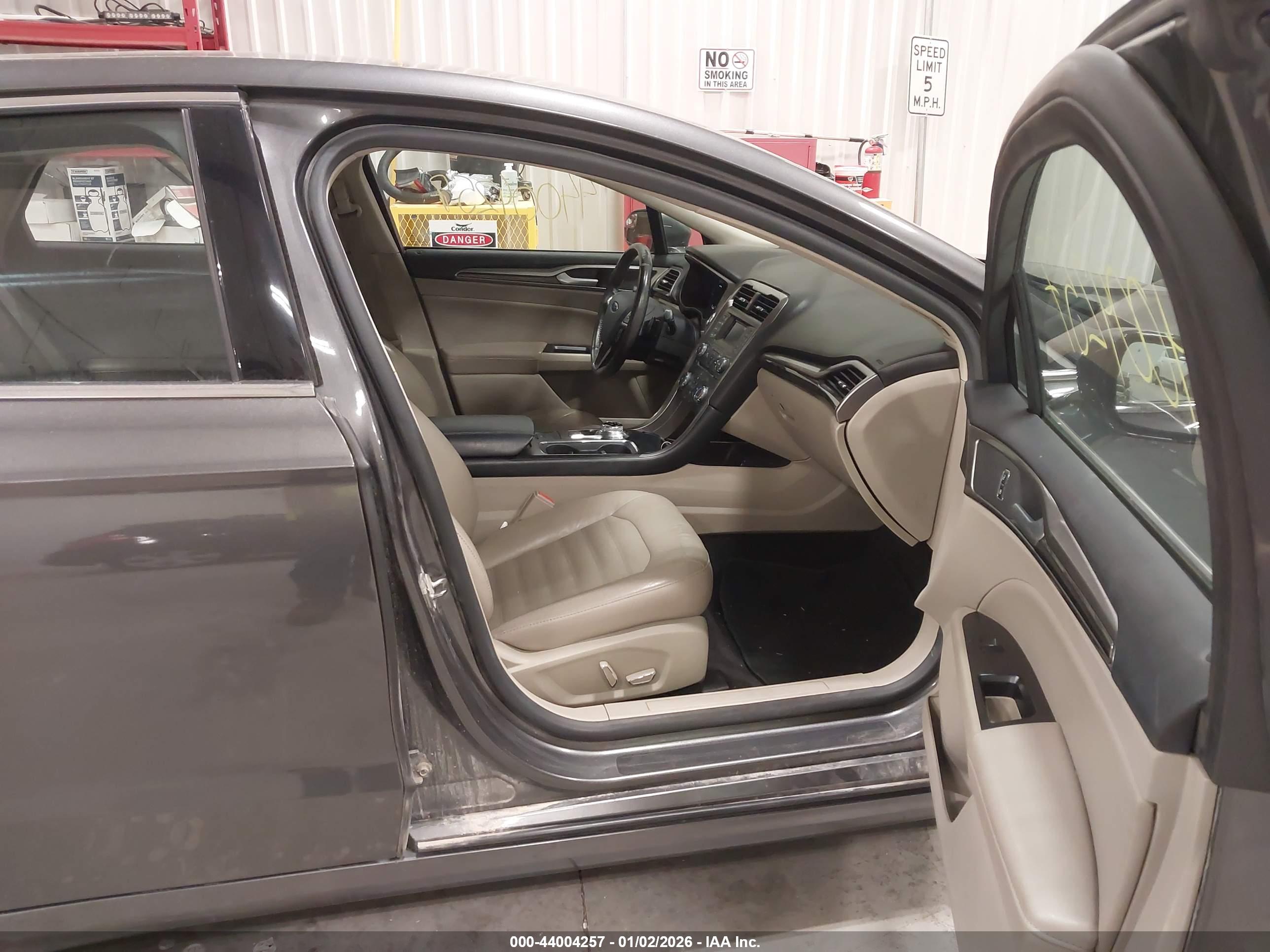 FORD FUSION image 5