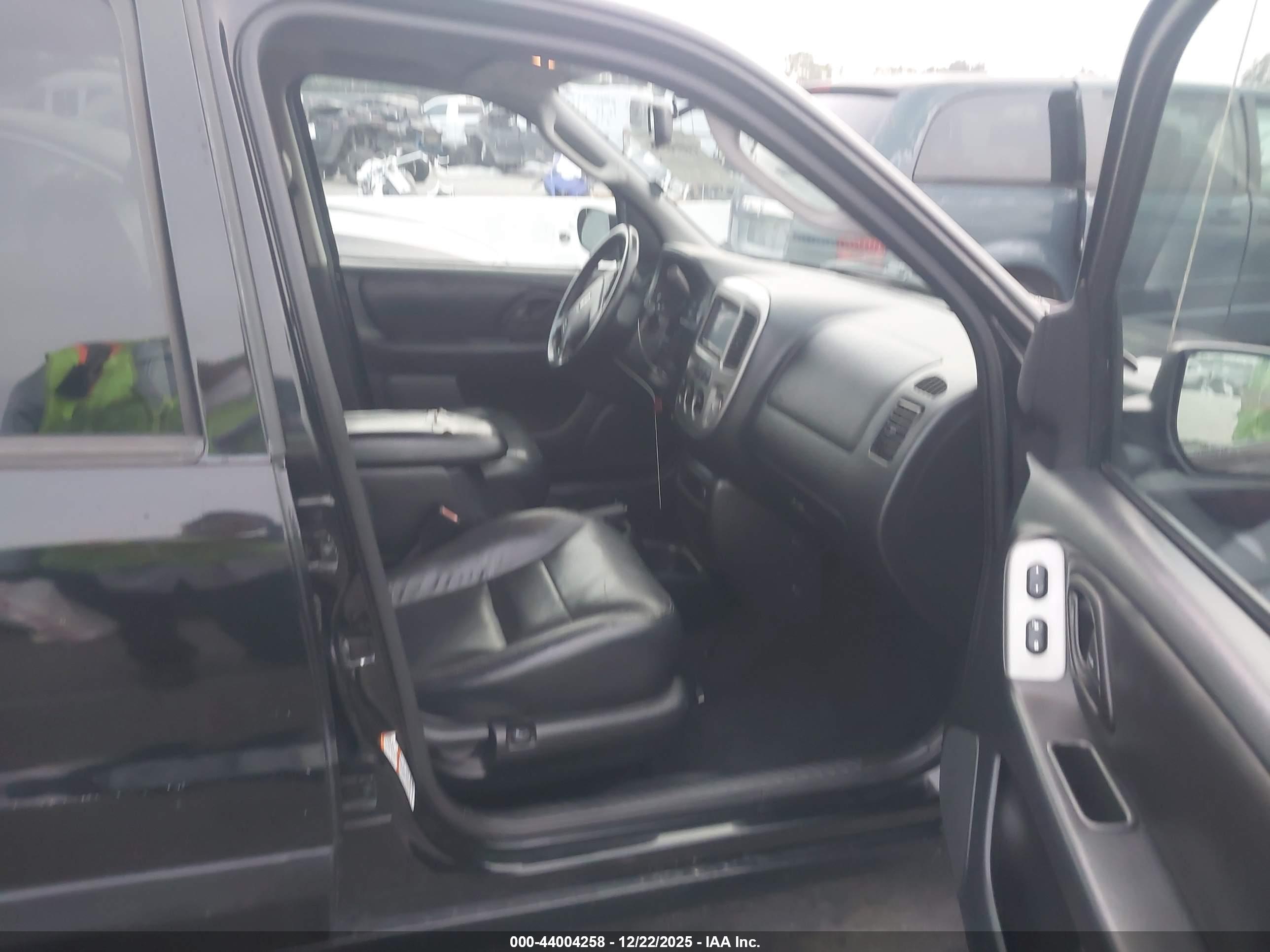 FORD ESCAPE image 5