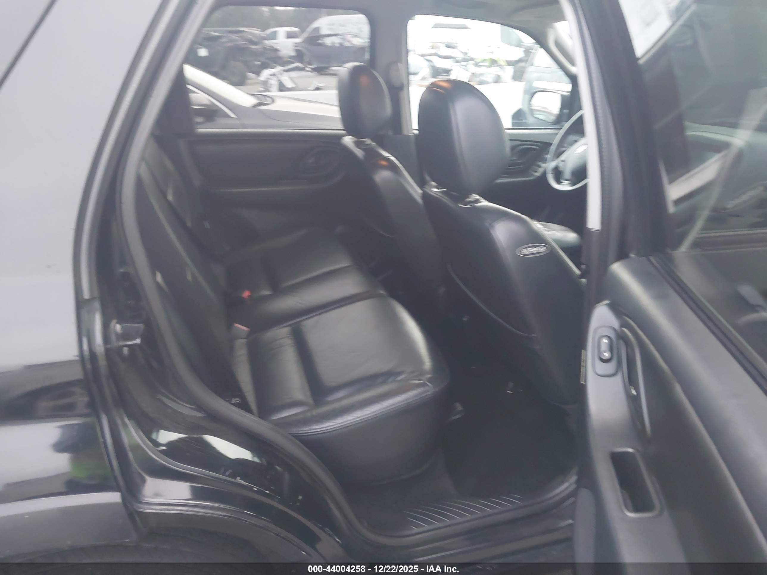 FORD ESCAPE image 8