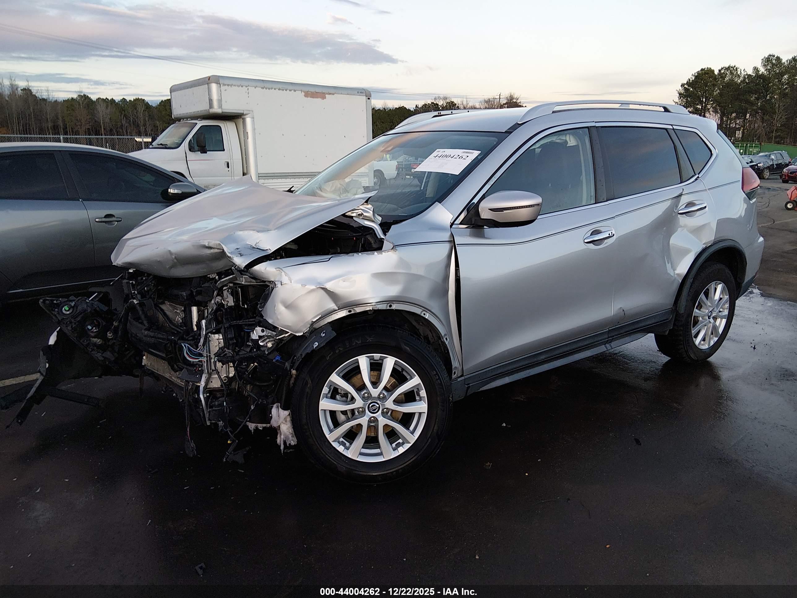 NISSAN ROGUE image 2