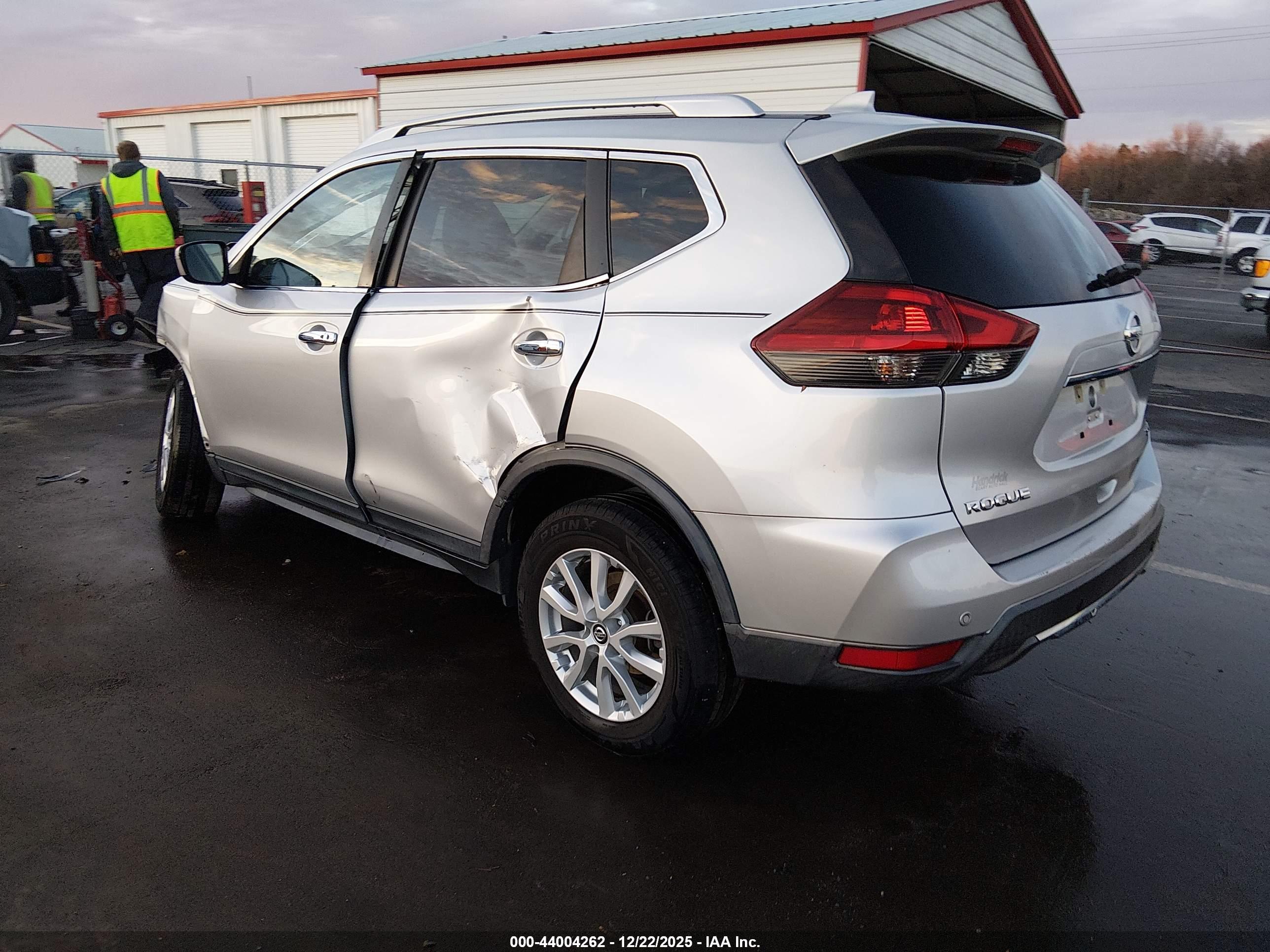 NISSAN ROGUE image 3