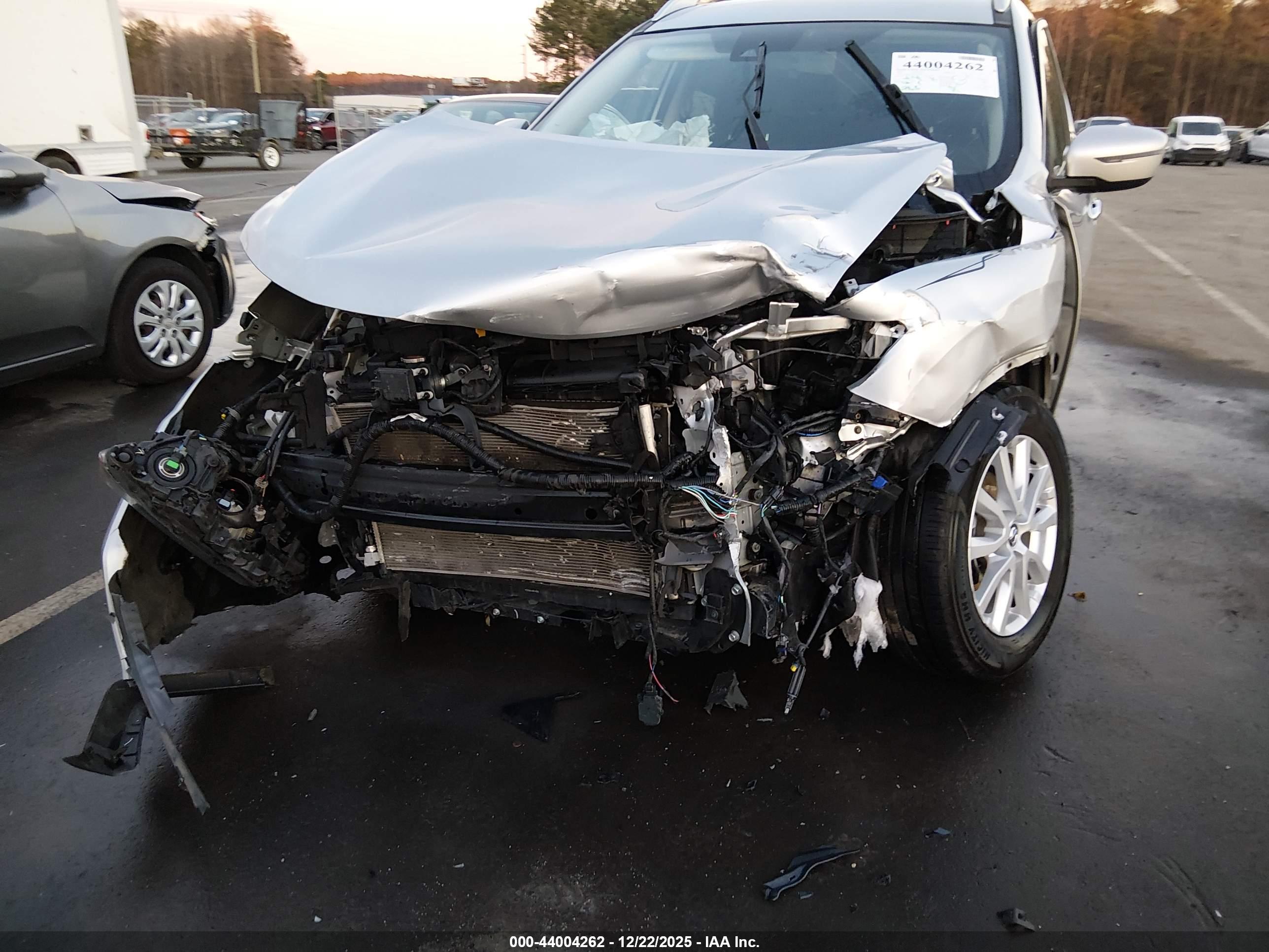NISSAN ROGUE image 6