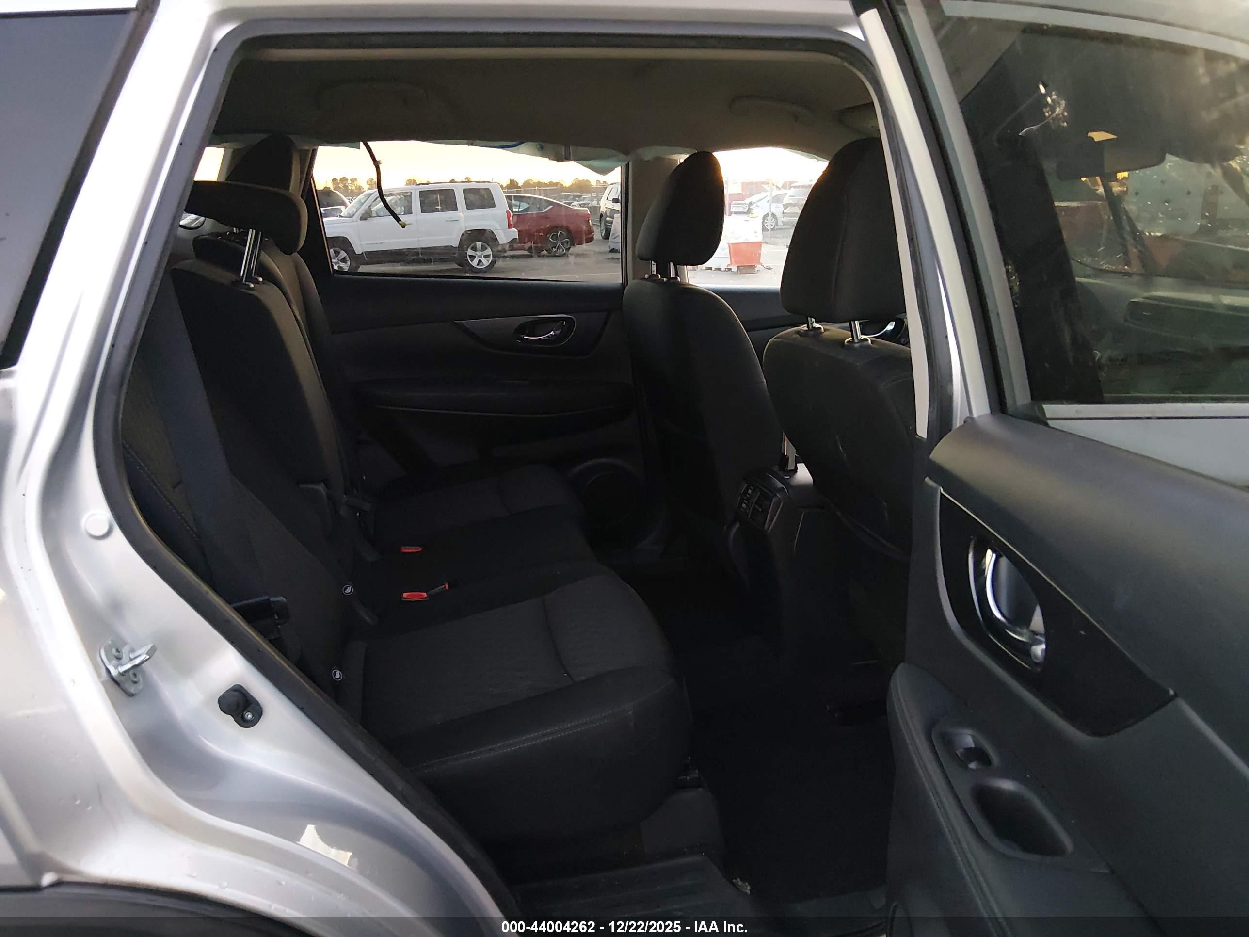 NISSAN ROGUE image 8