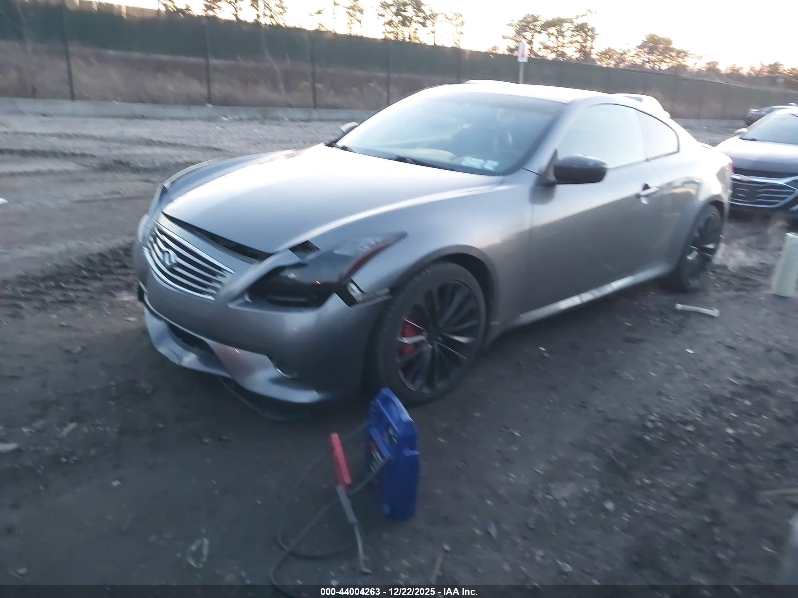 INFINITI G37 image 2