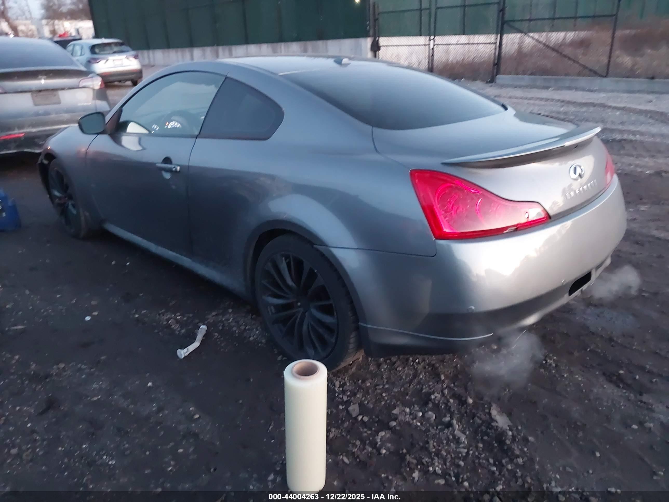 INFINITI G37 image 3