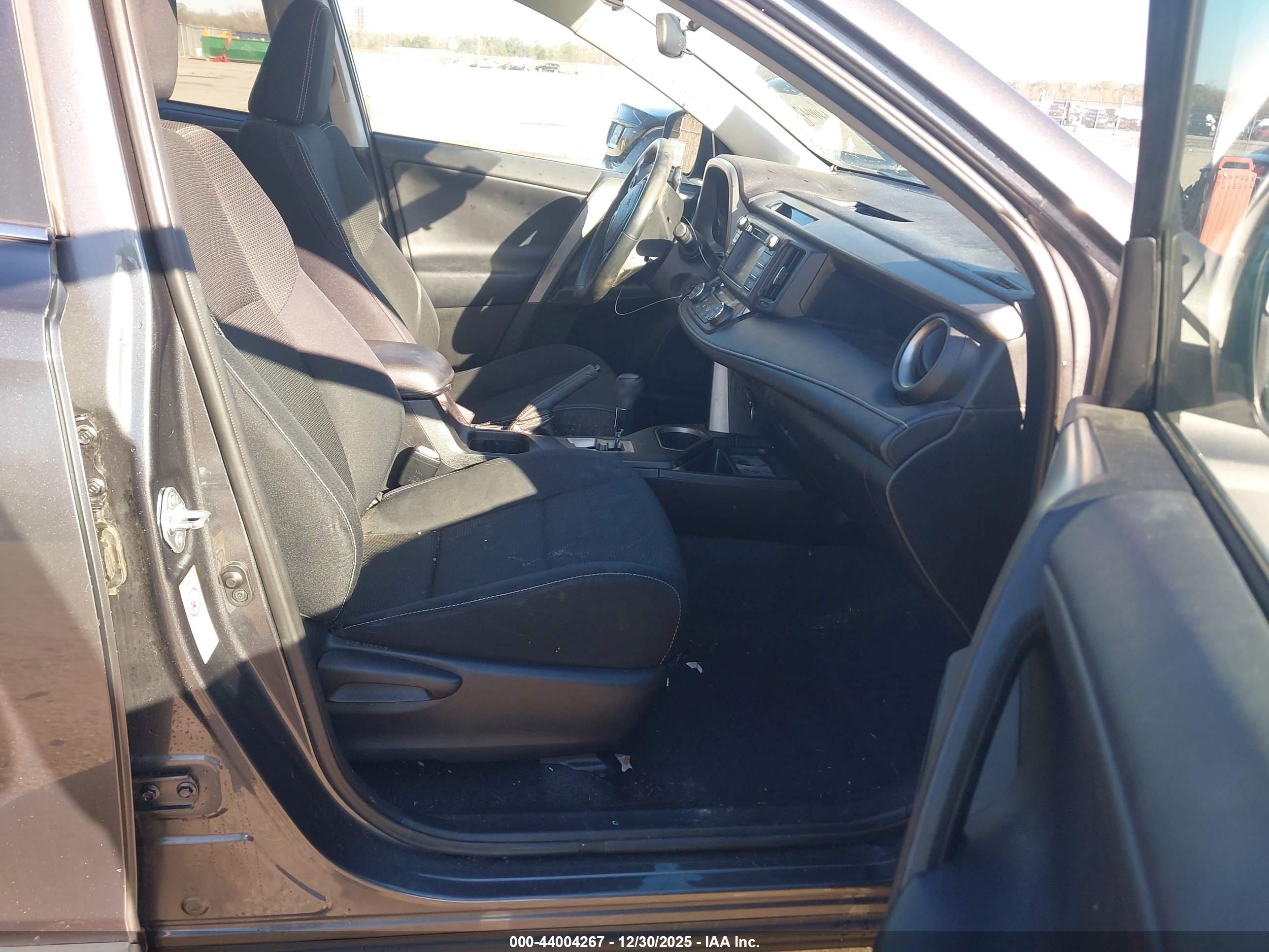 TOYOTA RAV4 image 5