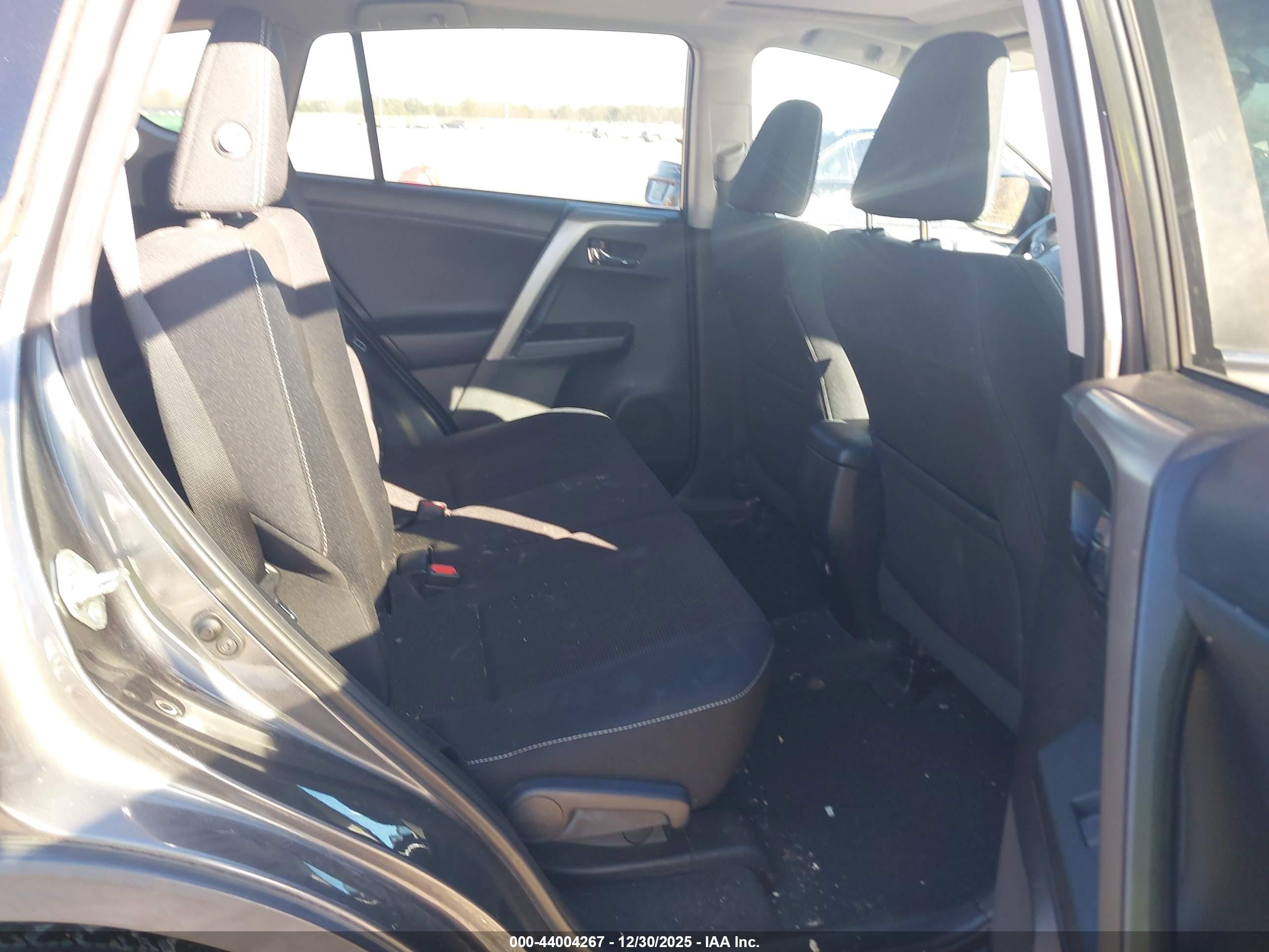 TOYOTA RAV4 image 8