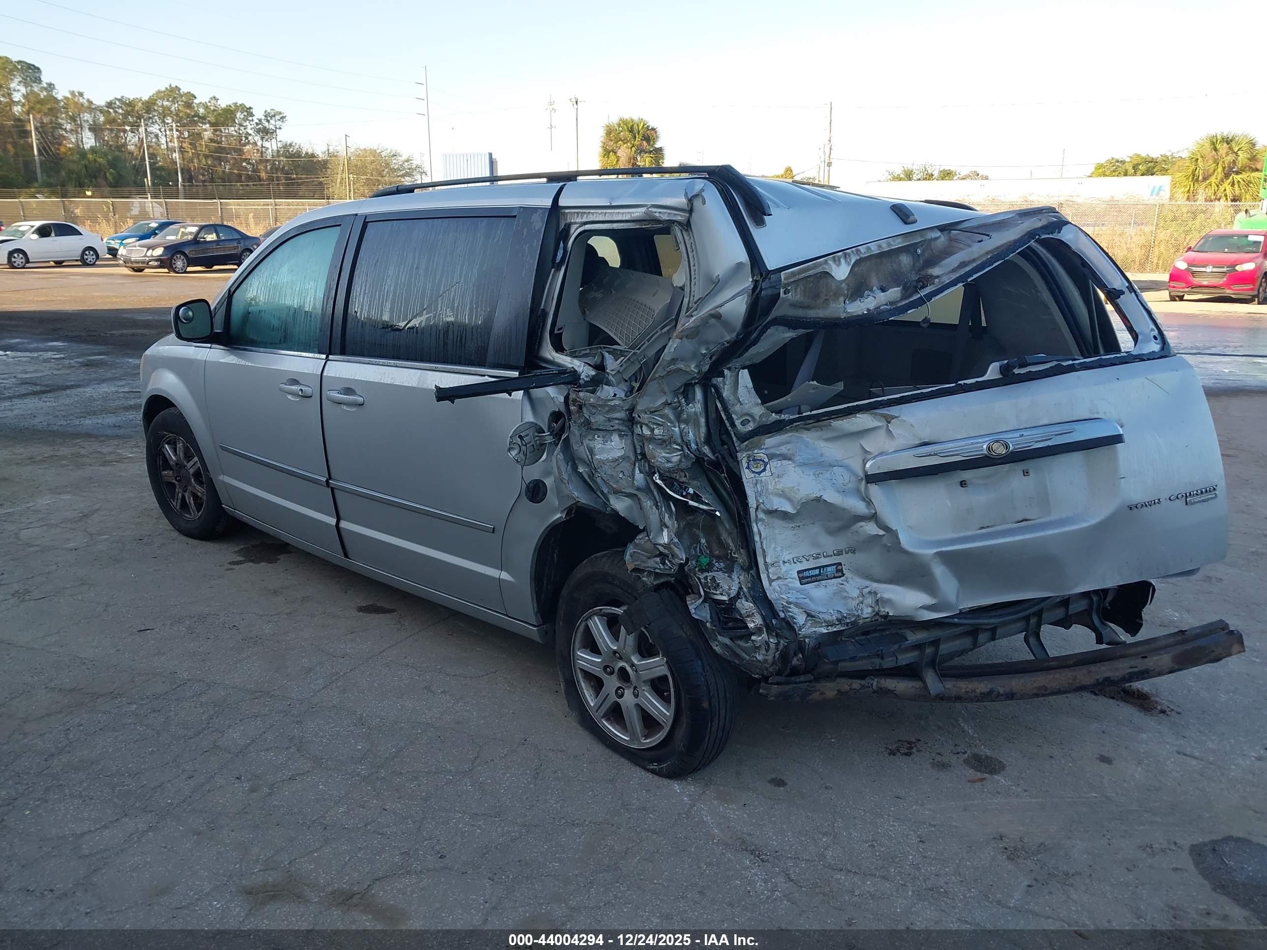CHRYSLER TOWN image 3