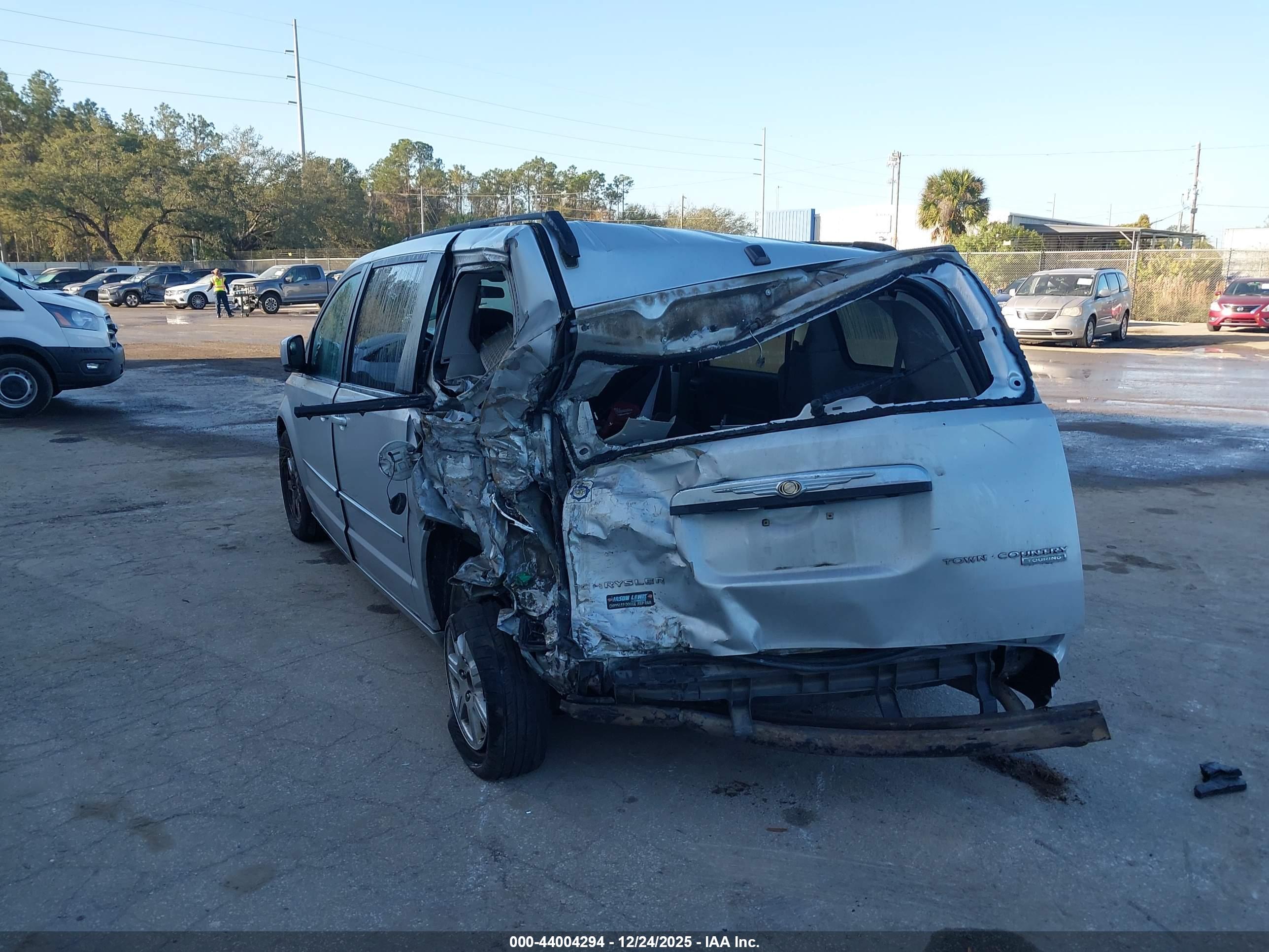 CHRYSLER TOWN image 6
