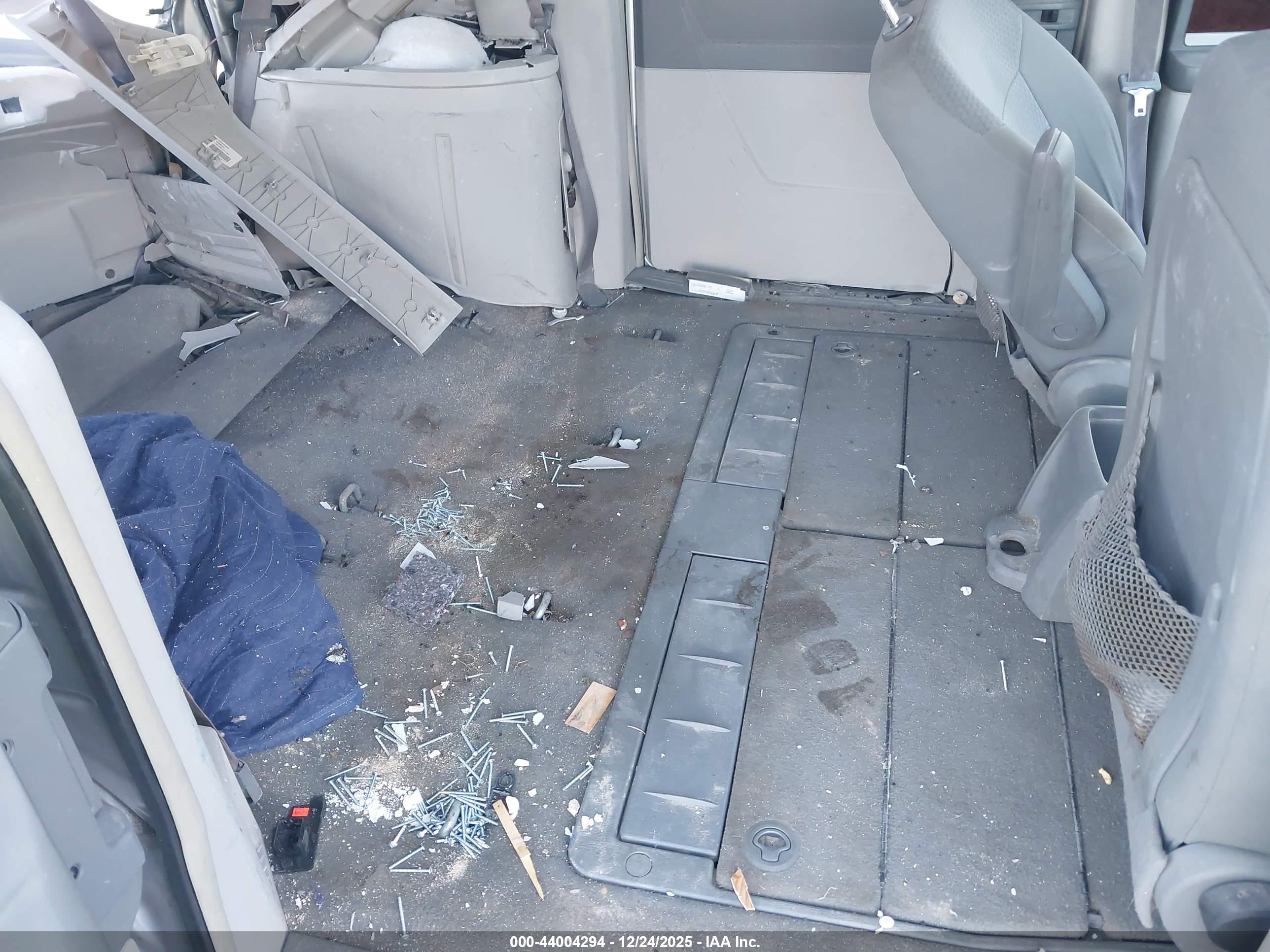 CHRYSLER TOWN image 8