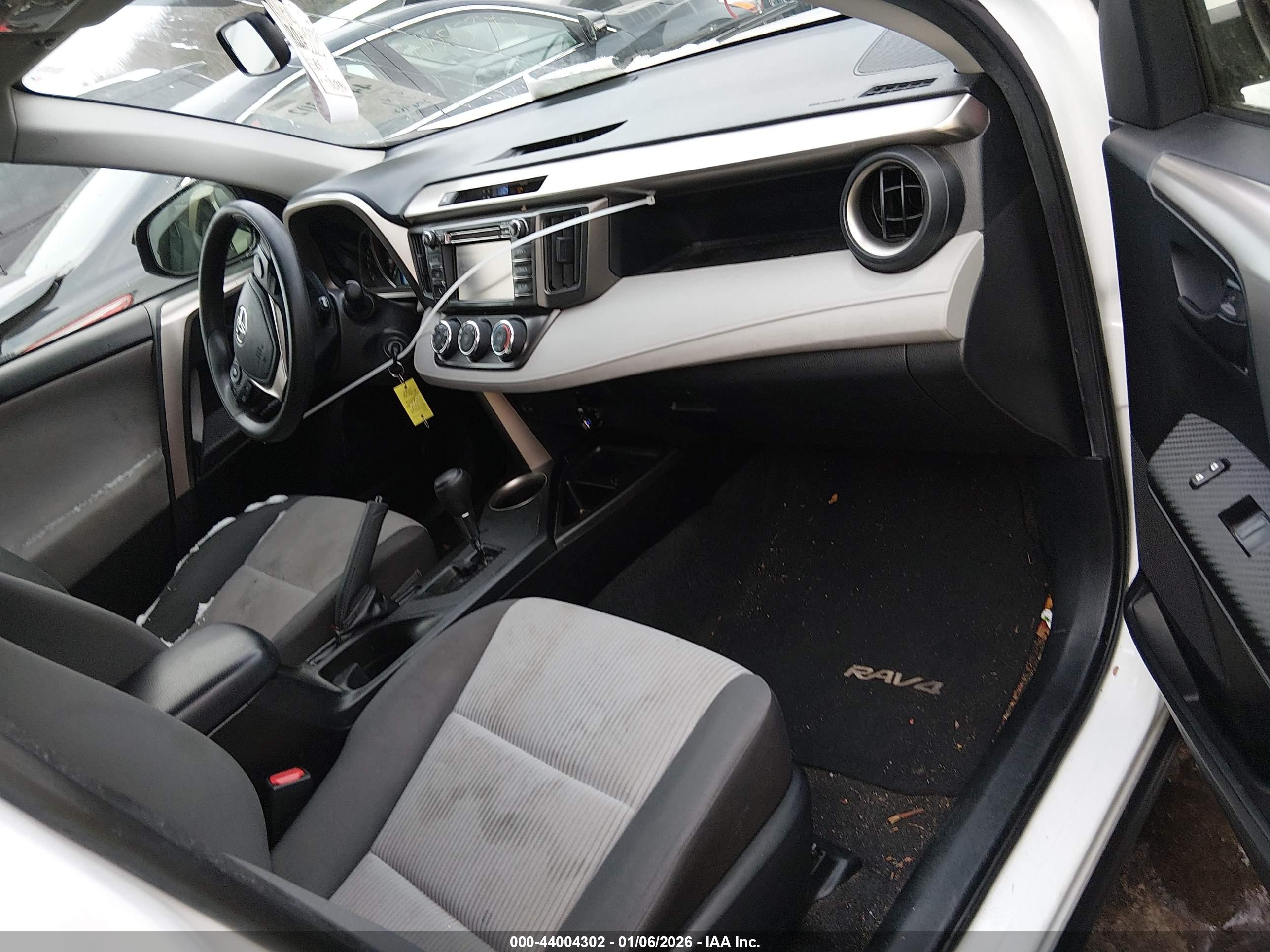 TOYOTA RAV4 image 5