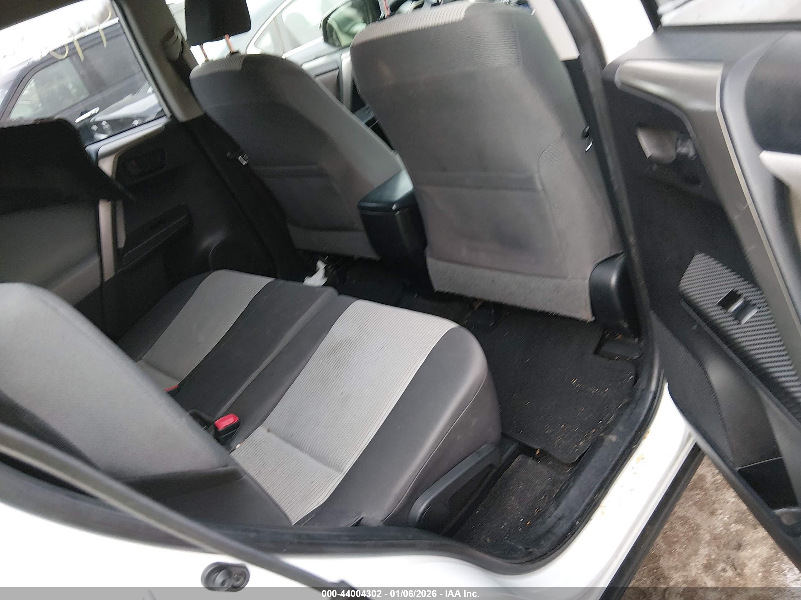 TOYOTA RAV4 image 8