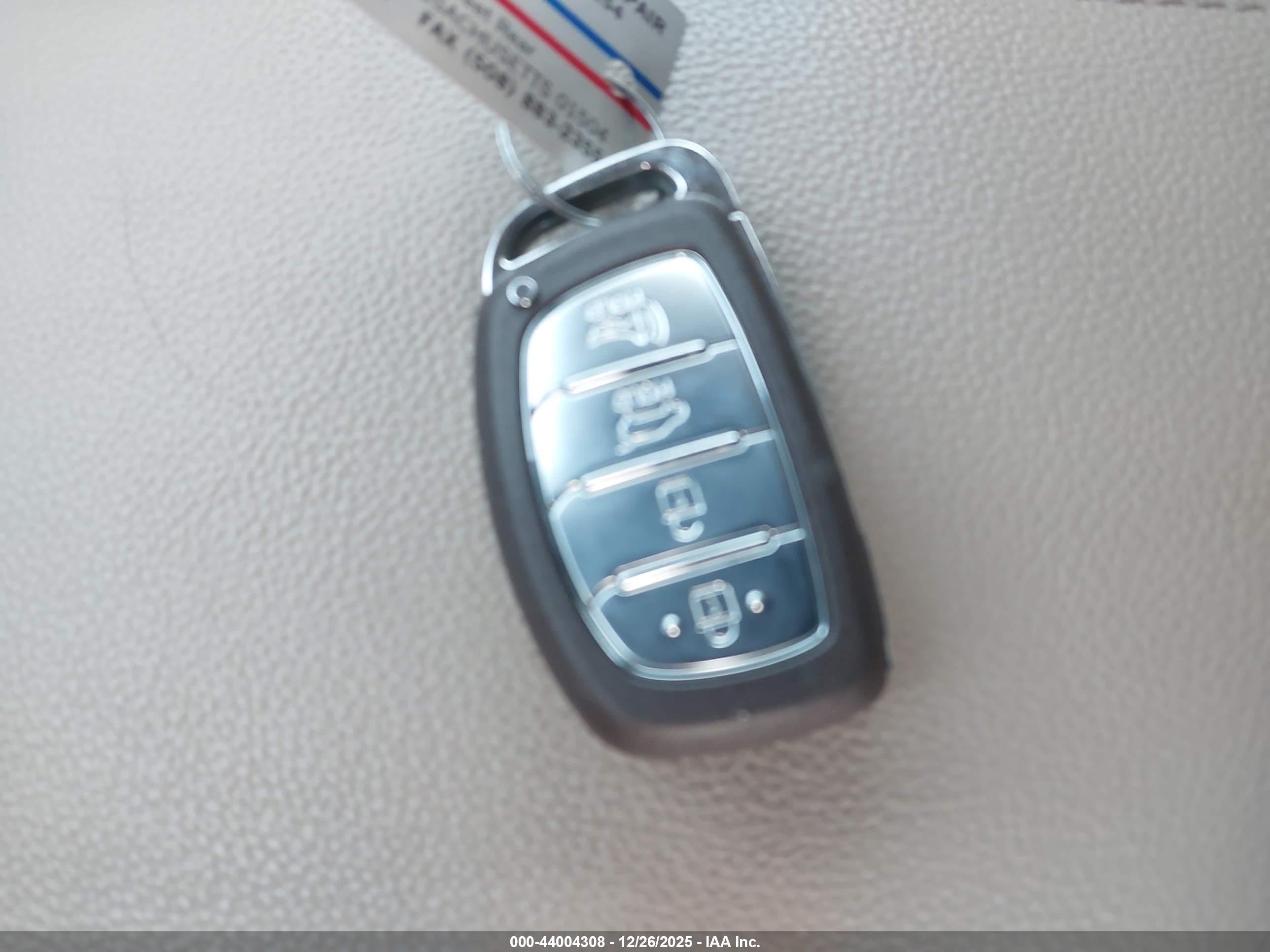HYUNDAI TUCSON image 11