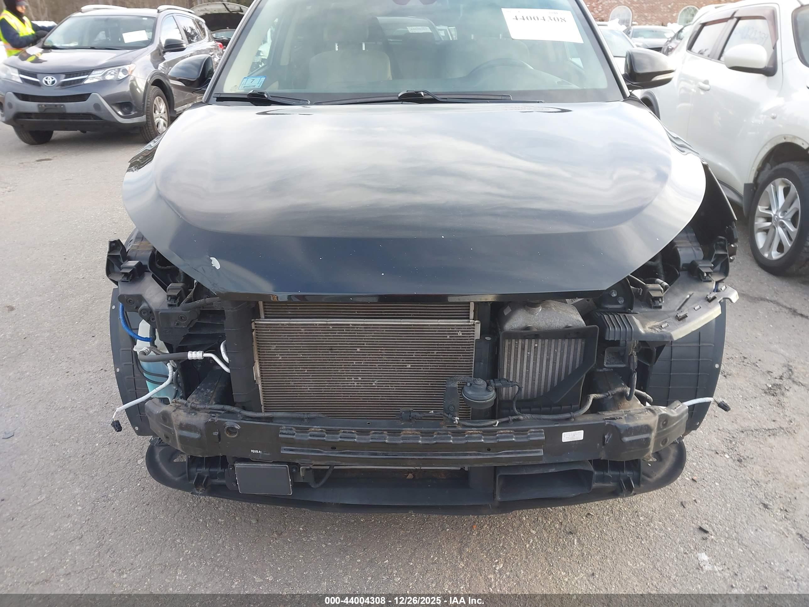 HYUNDAI TUCSON image 6