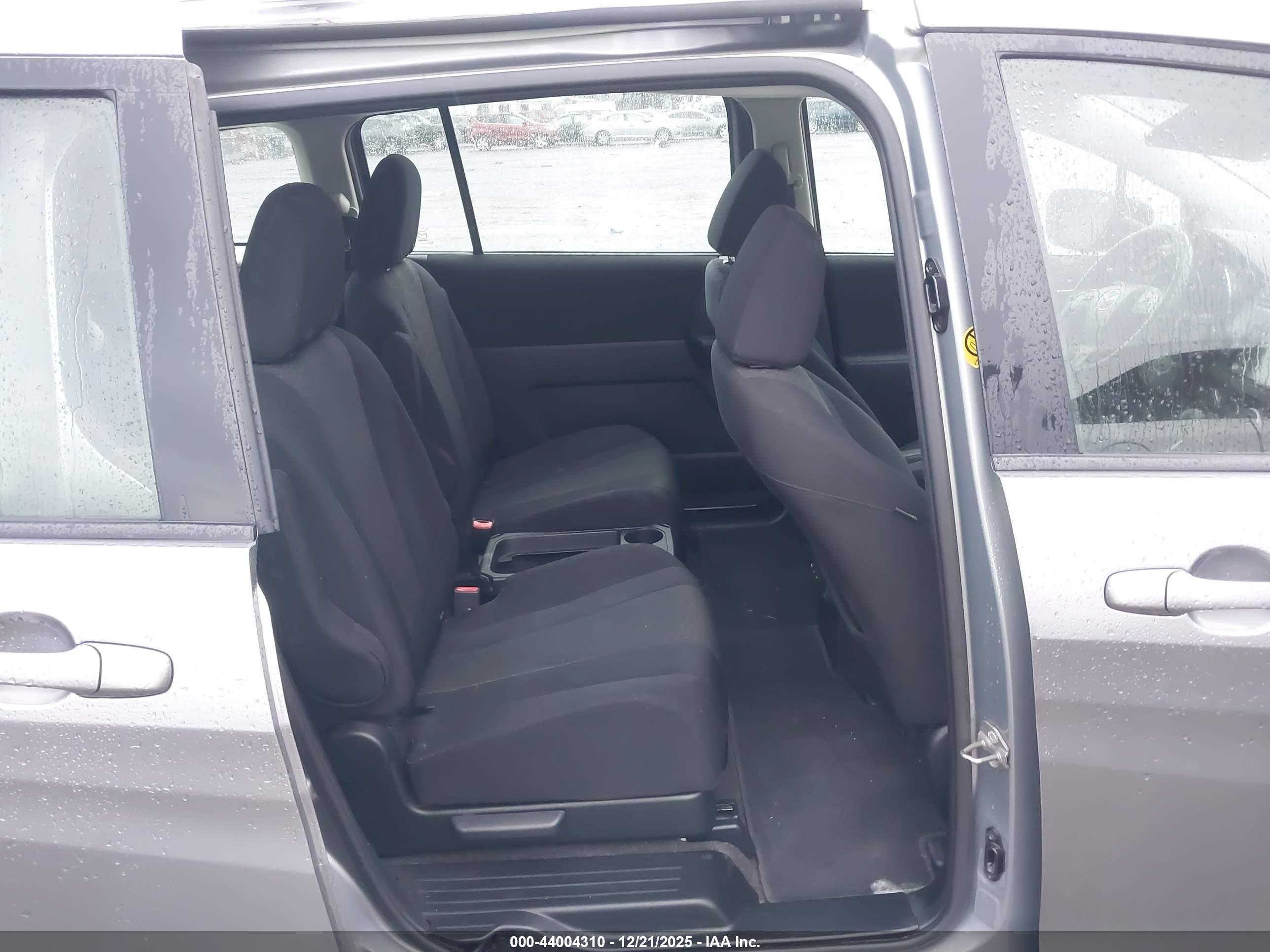 MAZDA MAZDA5 image 8