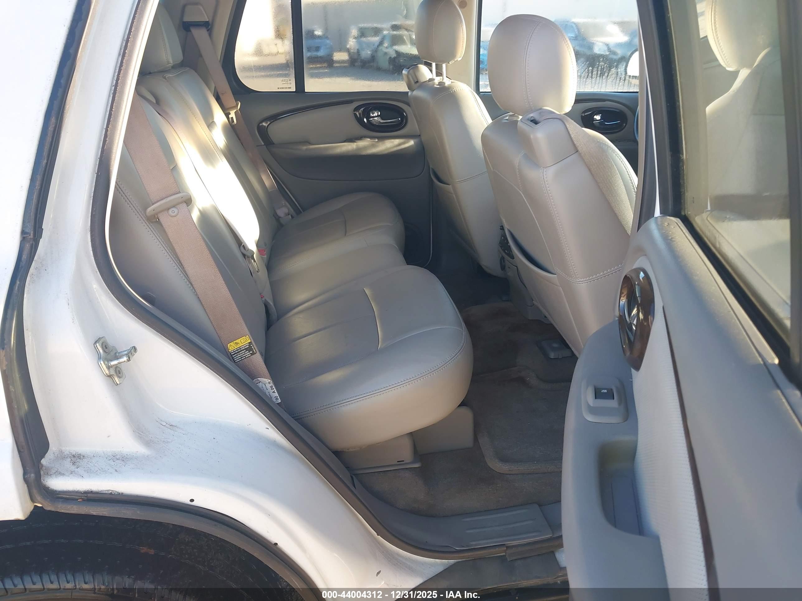 BUICK RAINIER image 8