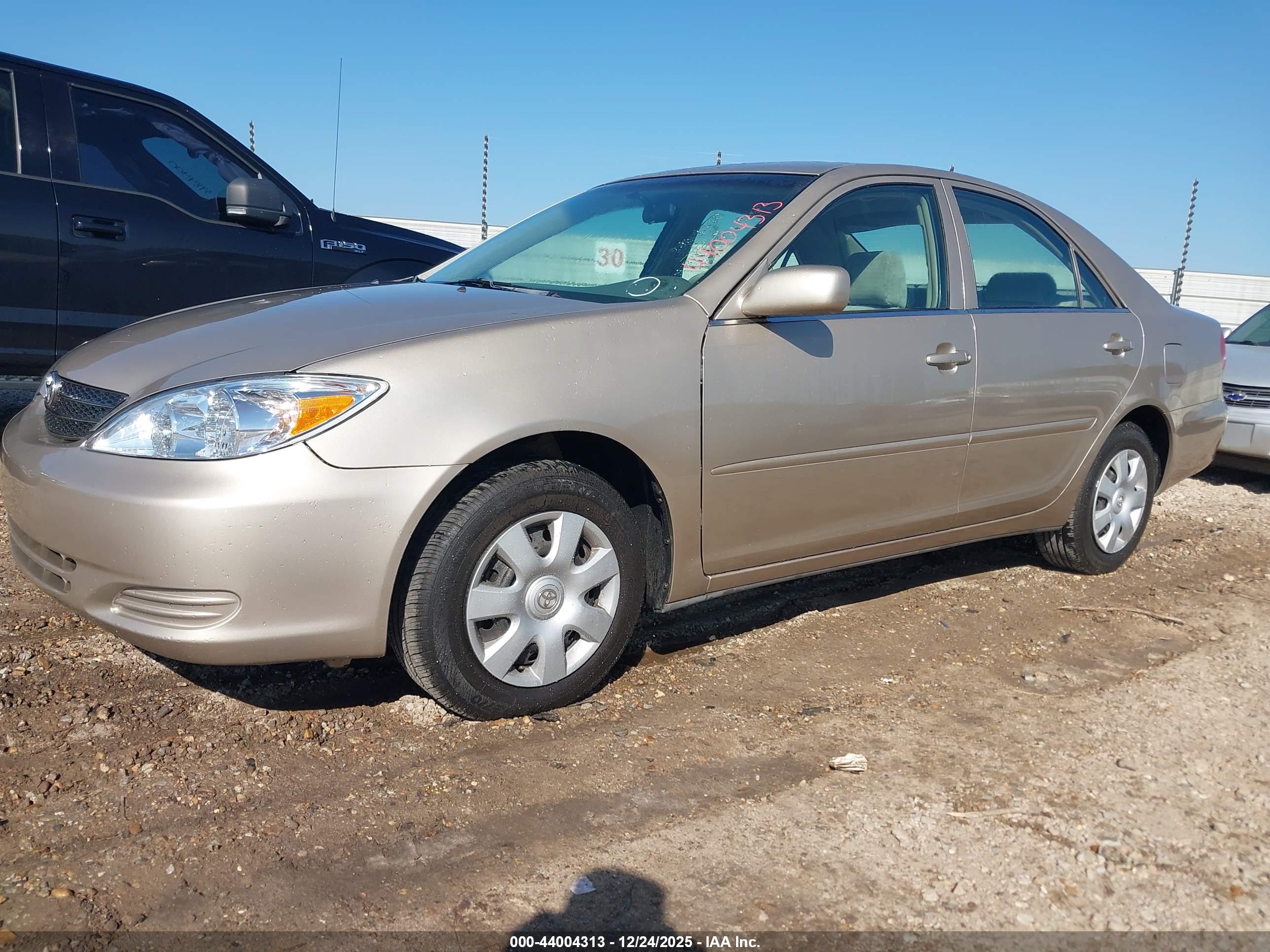 TOYOTA CAMRY image 2